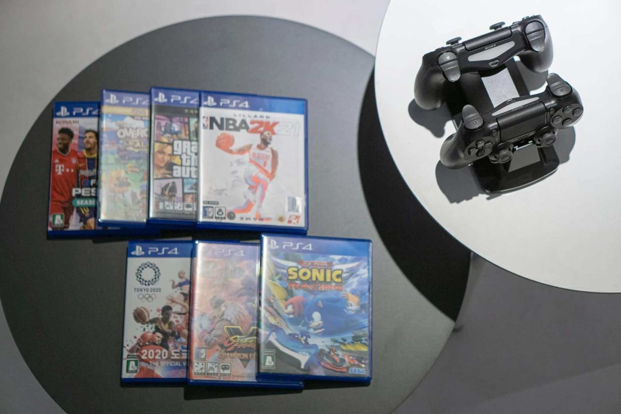 Decorative detail in Croissant Hotel Guri by Aank