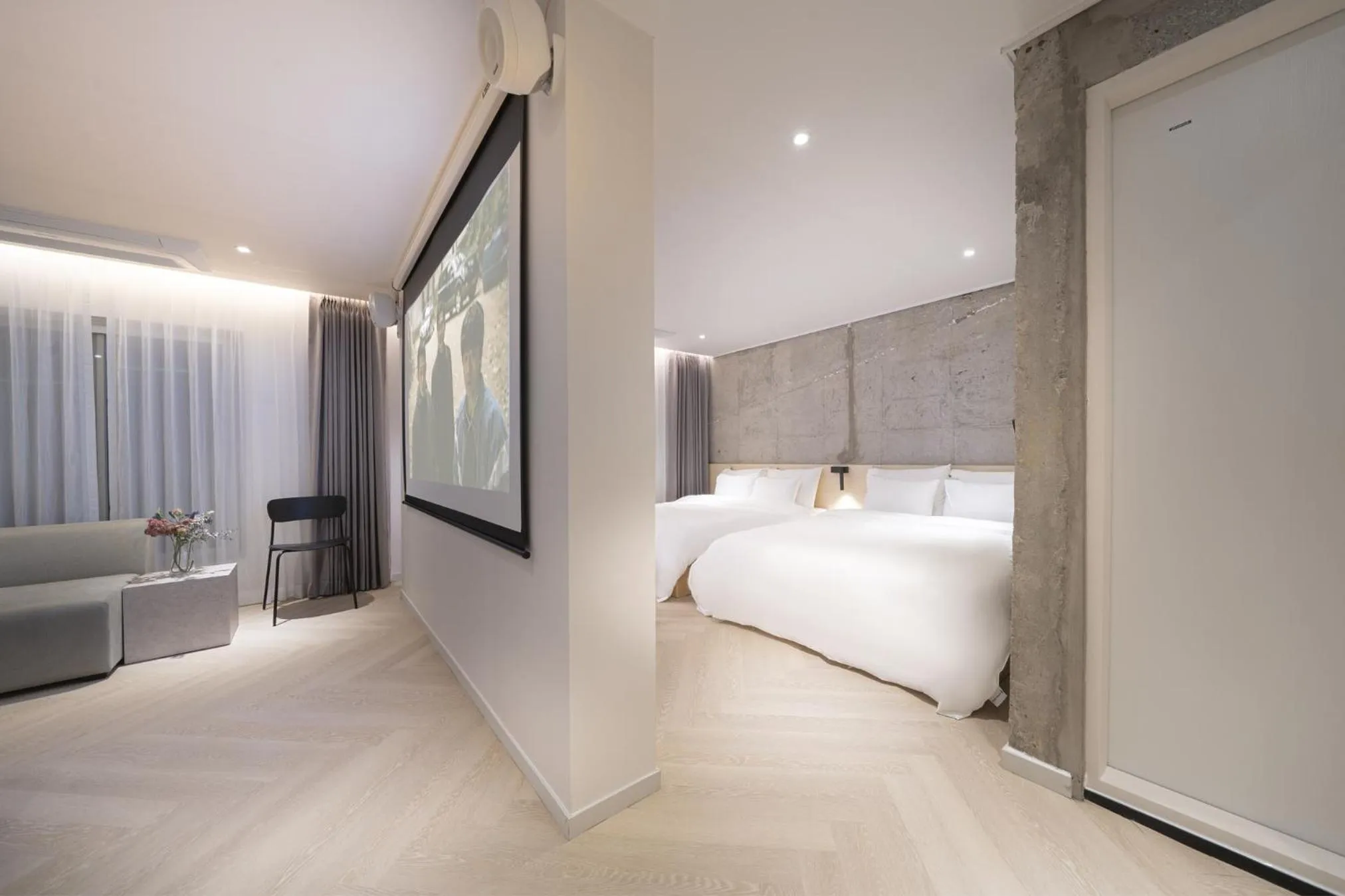 Bed in Croissant Hotel Guri by Aank