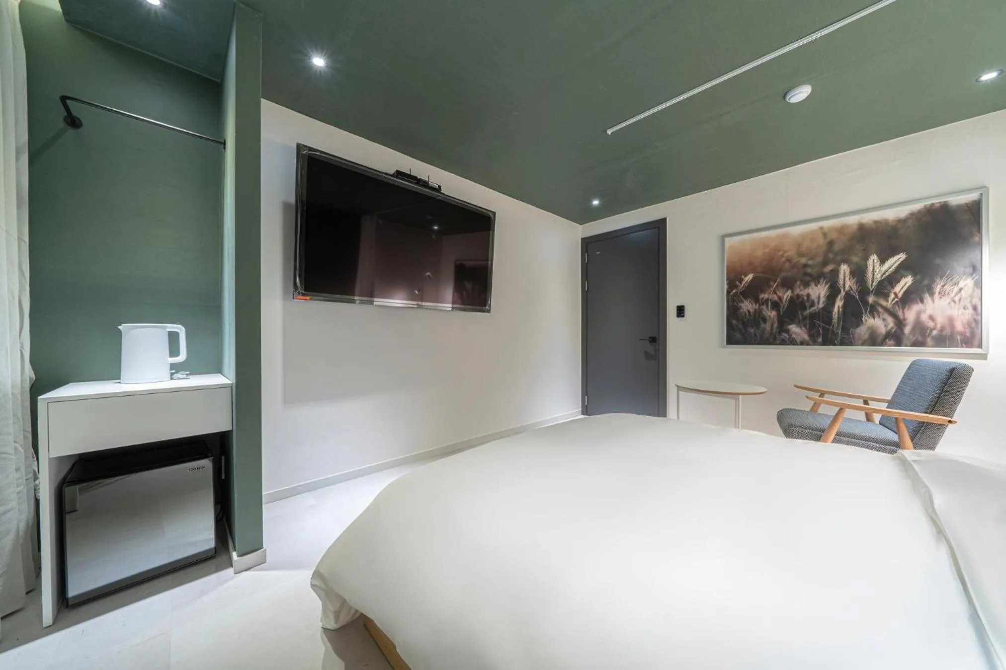 Bed in Croissant Hotel Guri by Aank