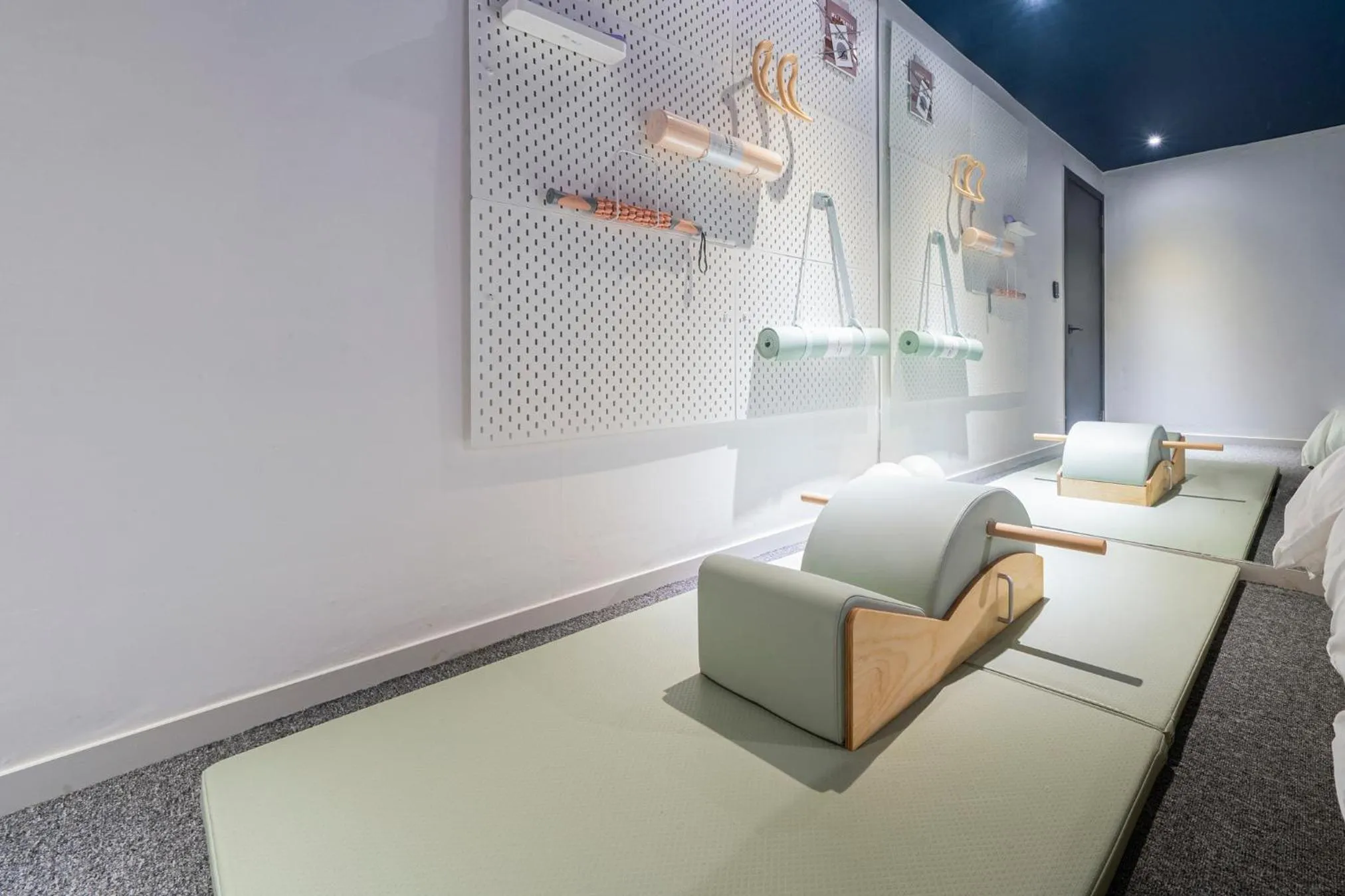 Decorative detail in Croissant Hotel Guri by Aank