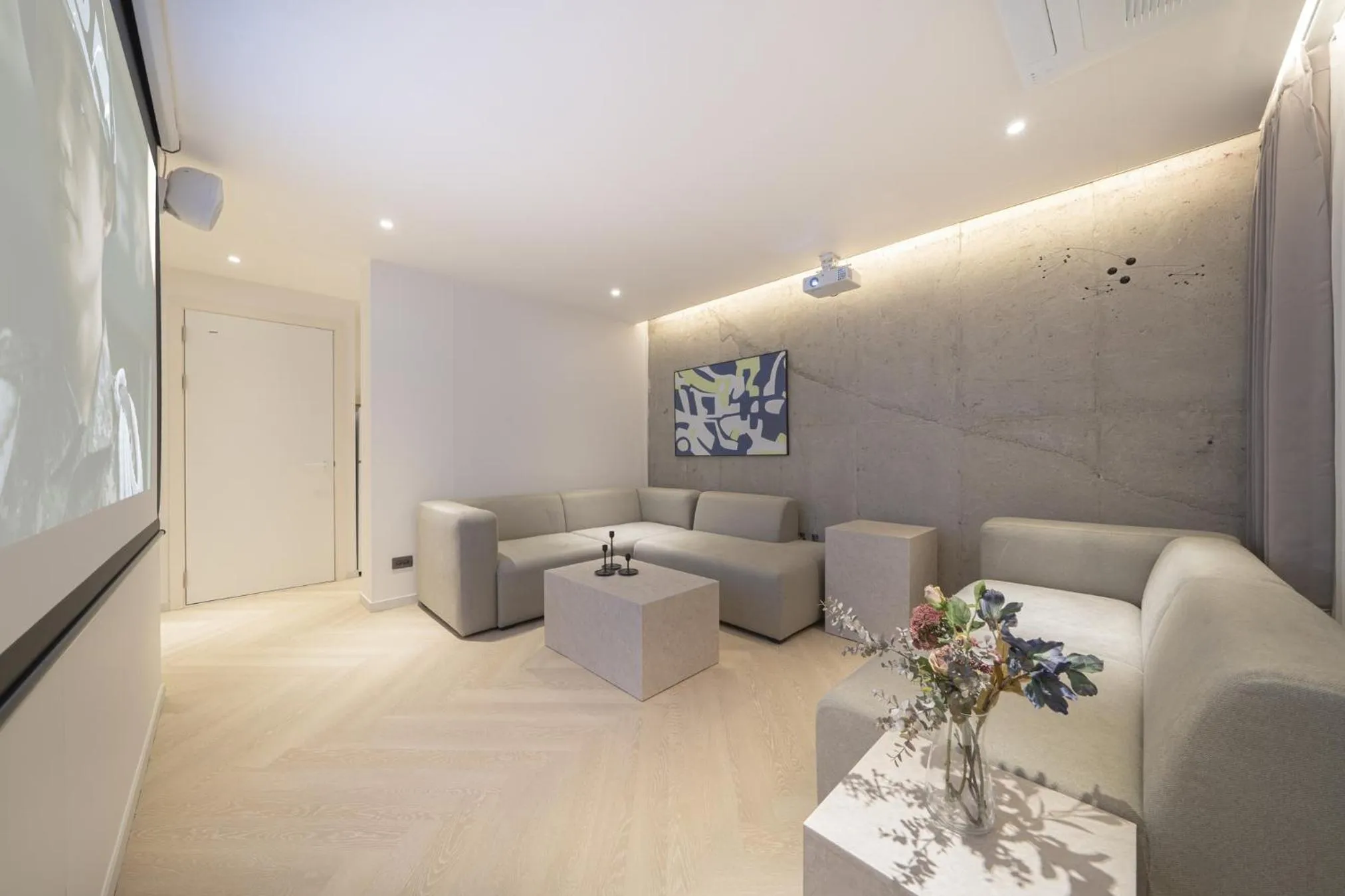 Living room in Croissant Hotel Guri by Aank