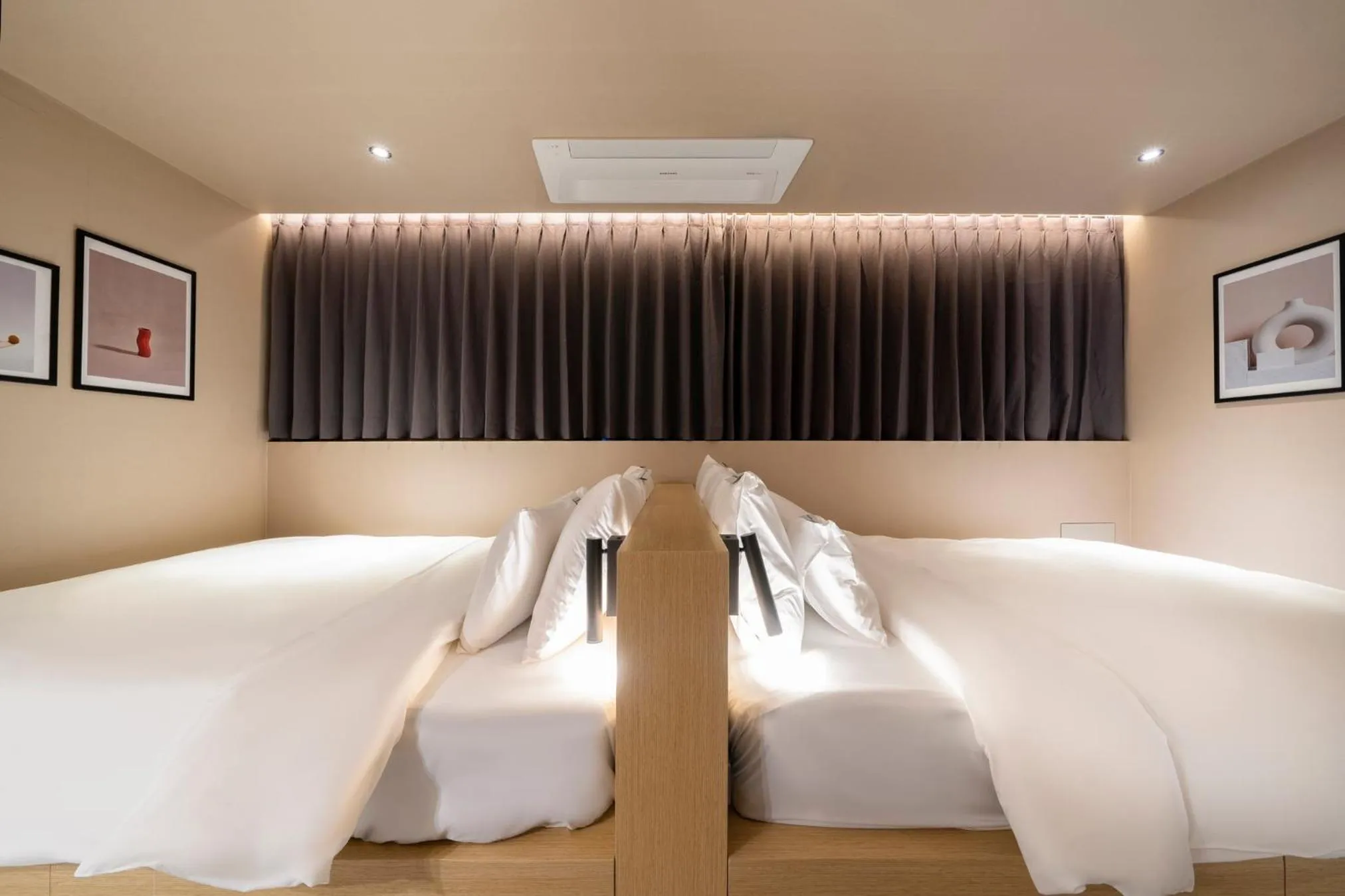 Bed in Croissant Hotel Guri by Aank