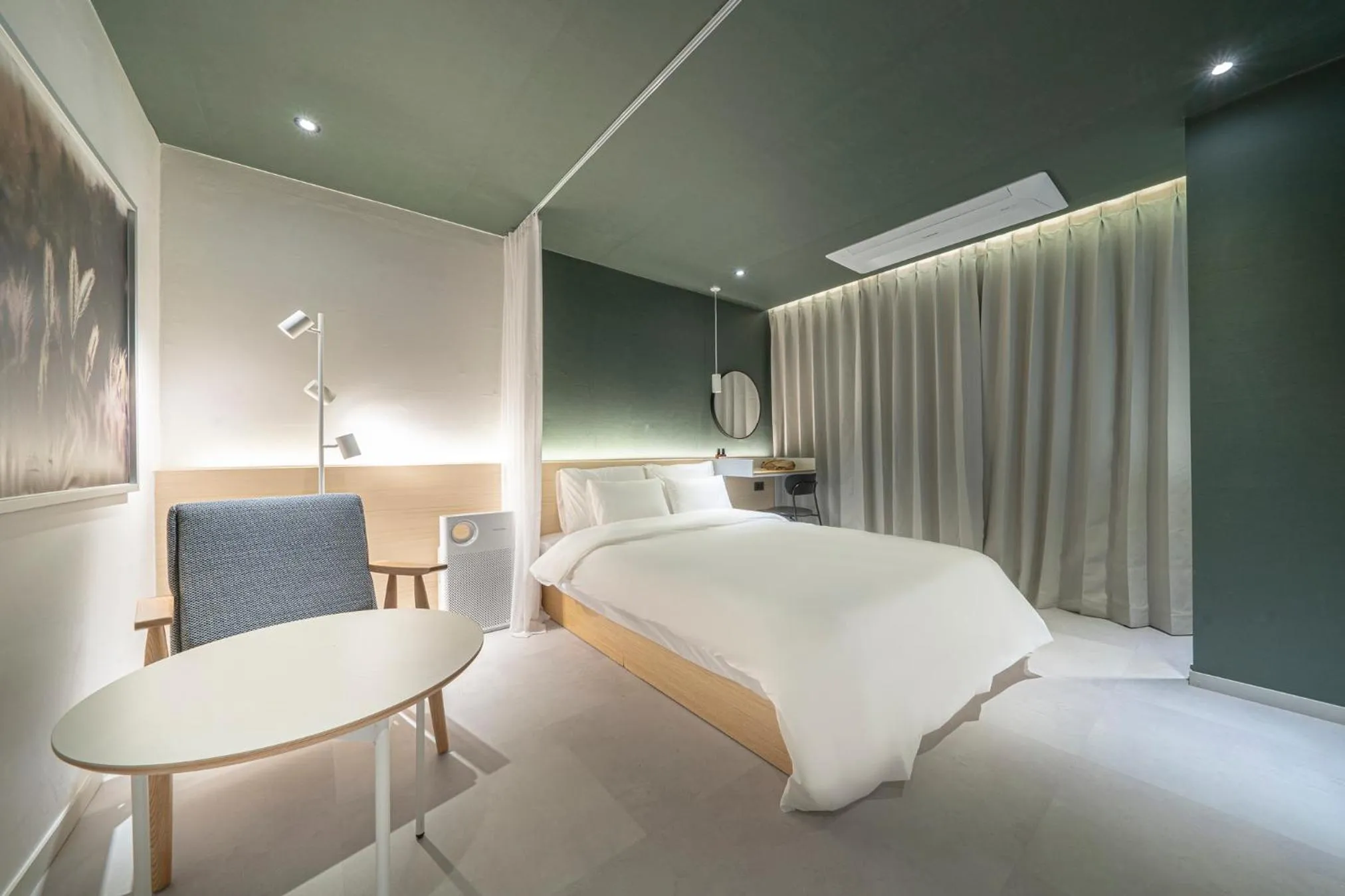 Bed in Croissant Hotel Guri by Aank