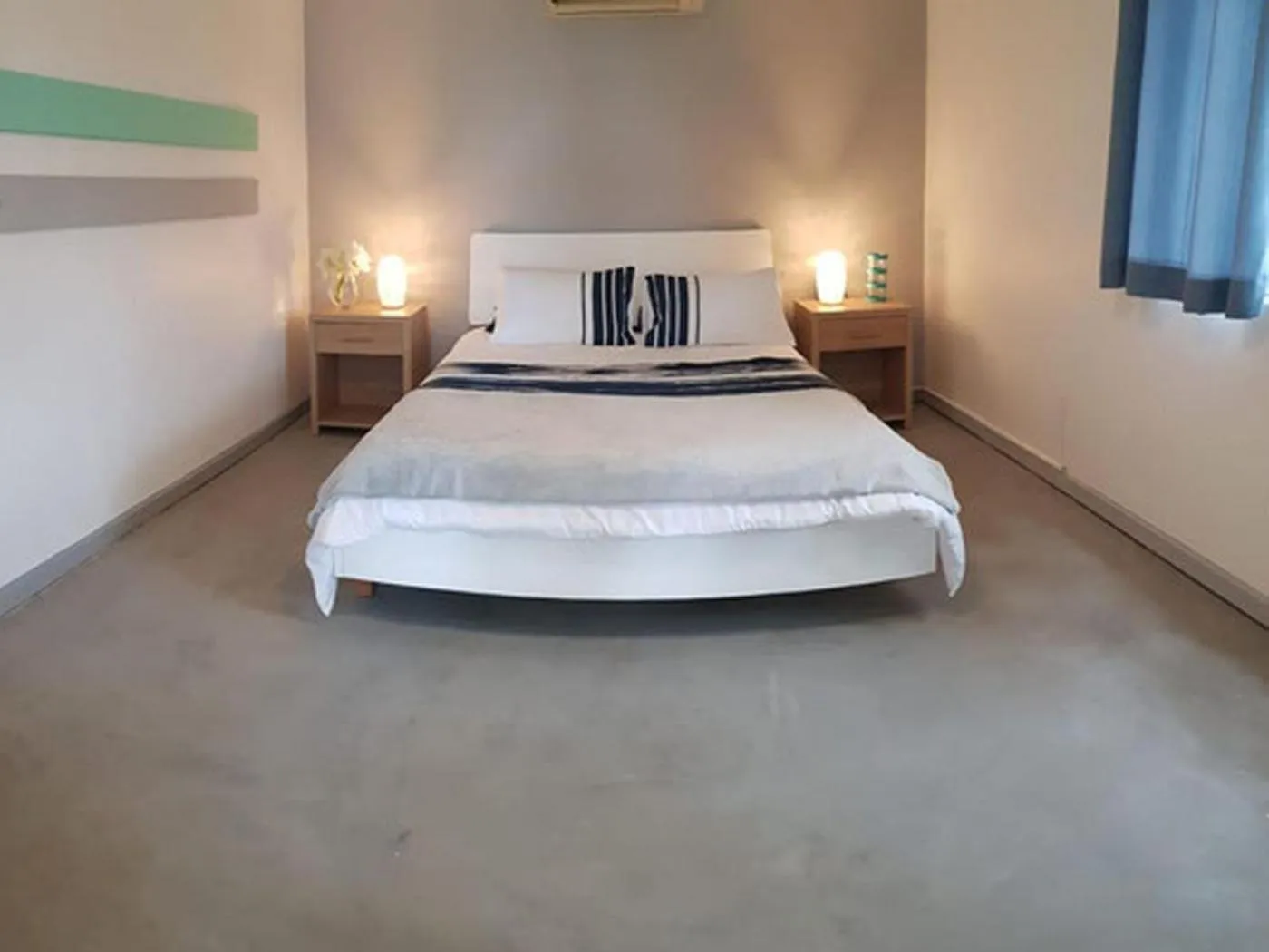 Bedroom, Bed in ThE LaZy ShArK