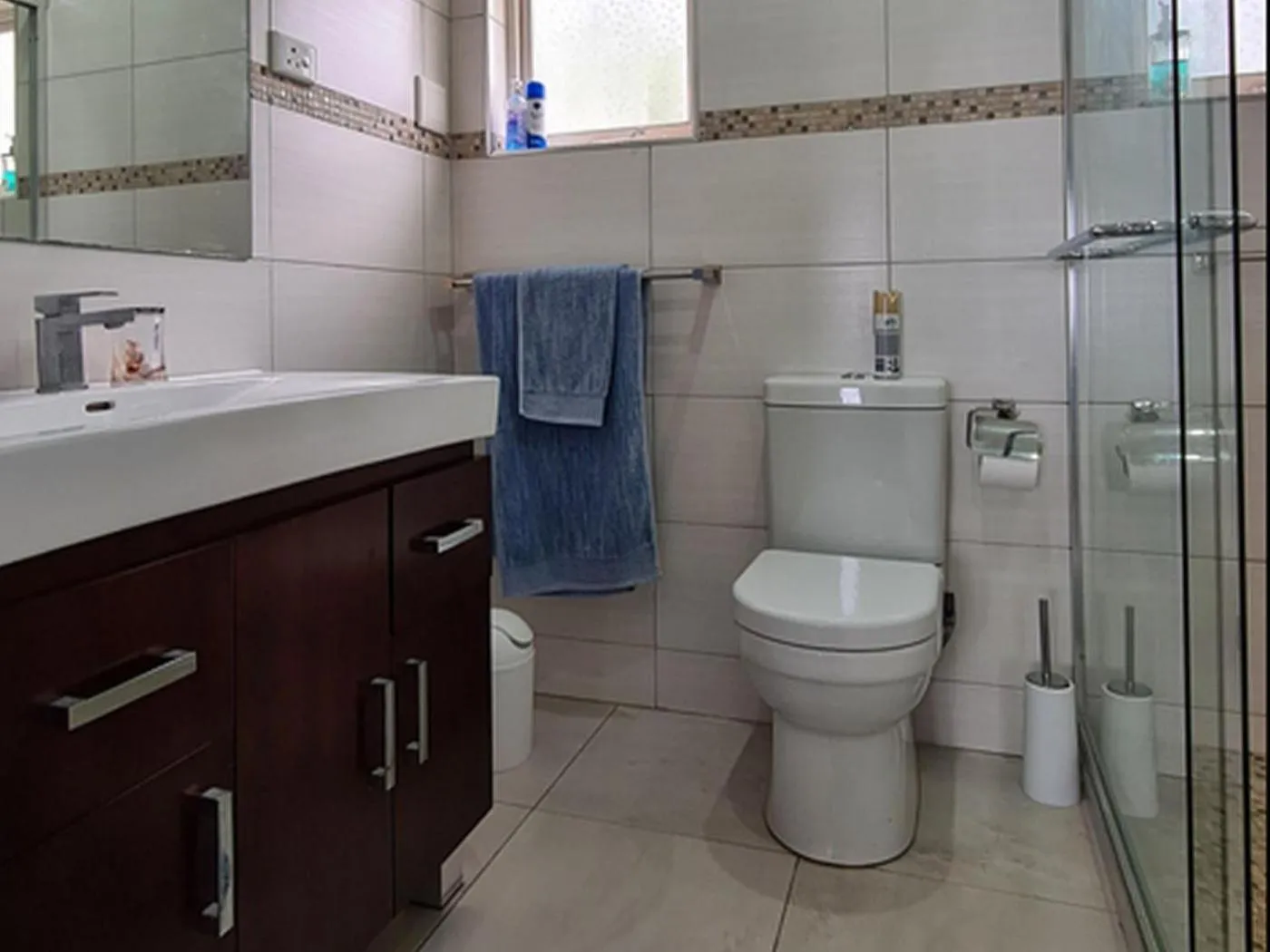 Bathroom in ThE LaZy ShArK