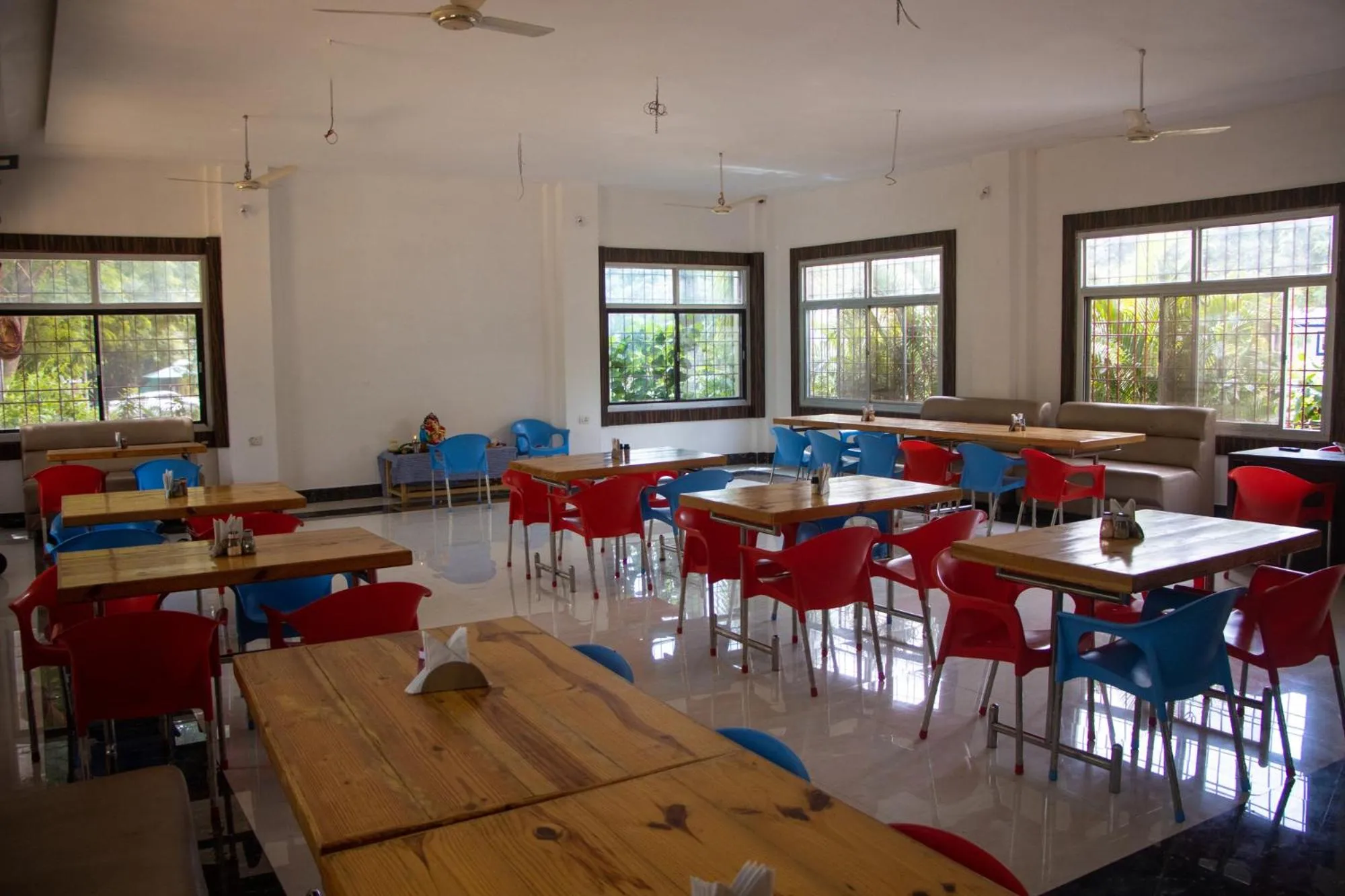 Restaurant/places to eat in Vrindavan Gopala Resort