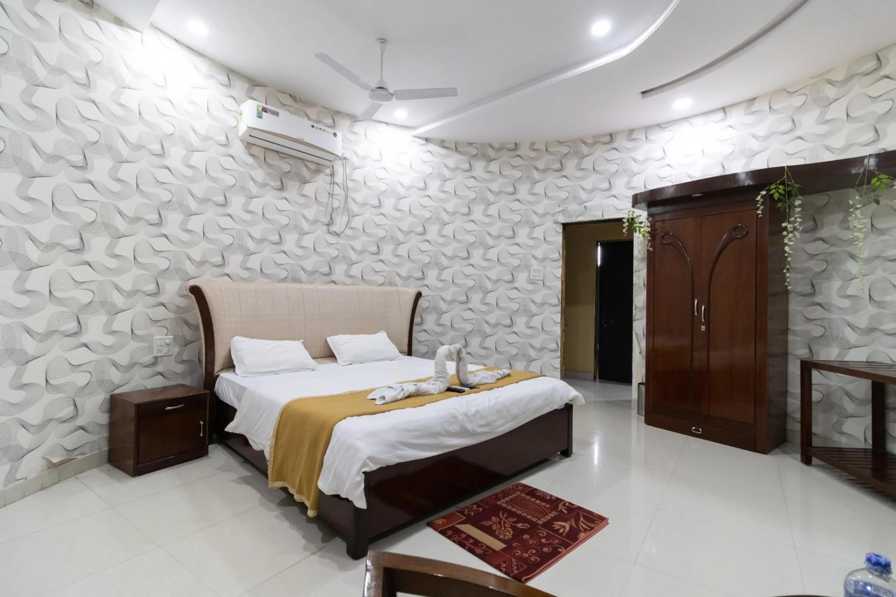 Bedroom, Bed in Vrindavan Gopala Resort