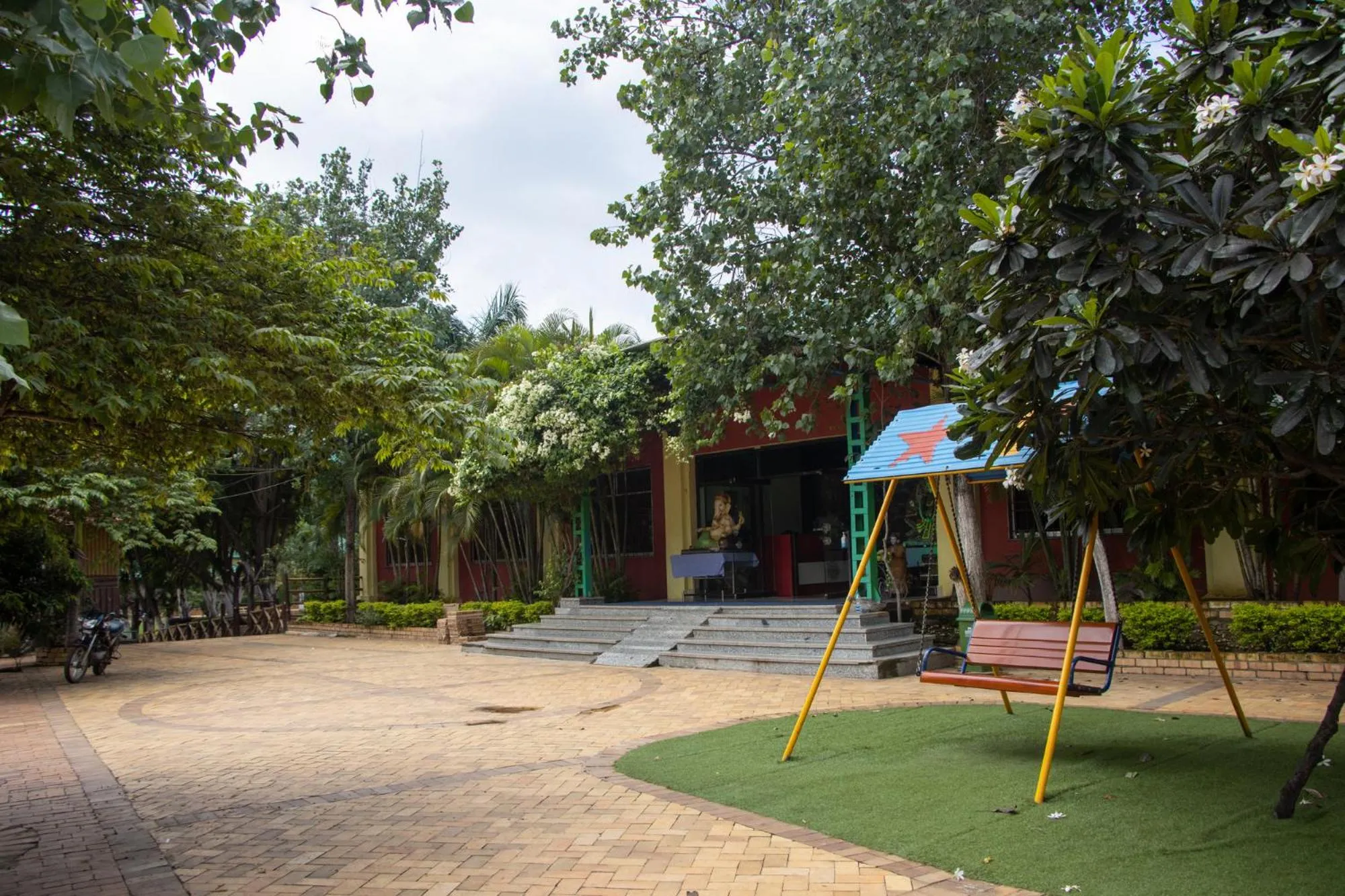 Children play ground in Vrindavan Gopala Resort