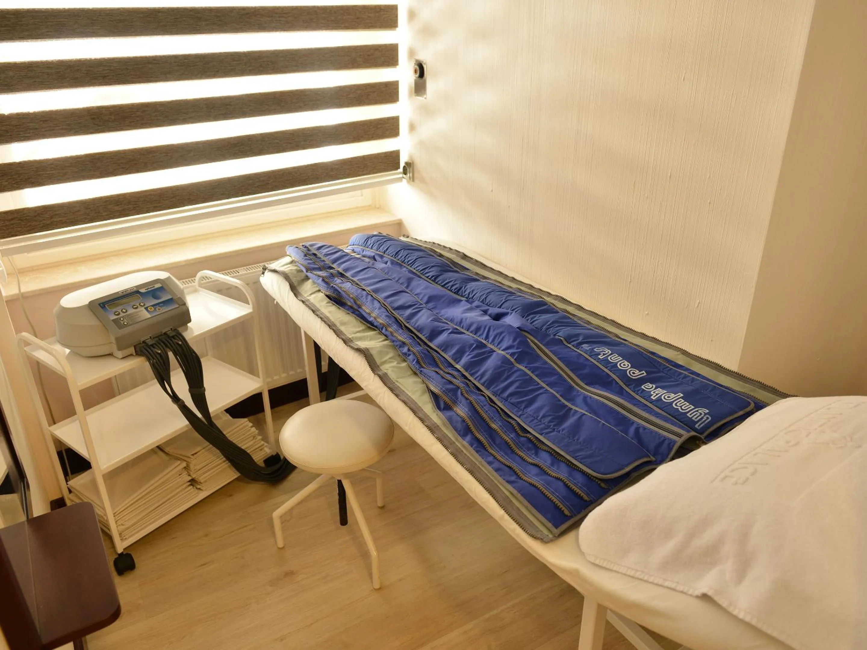 Spa and wellness centre/facilities, Bed in EA Hotel Mozart