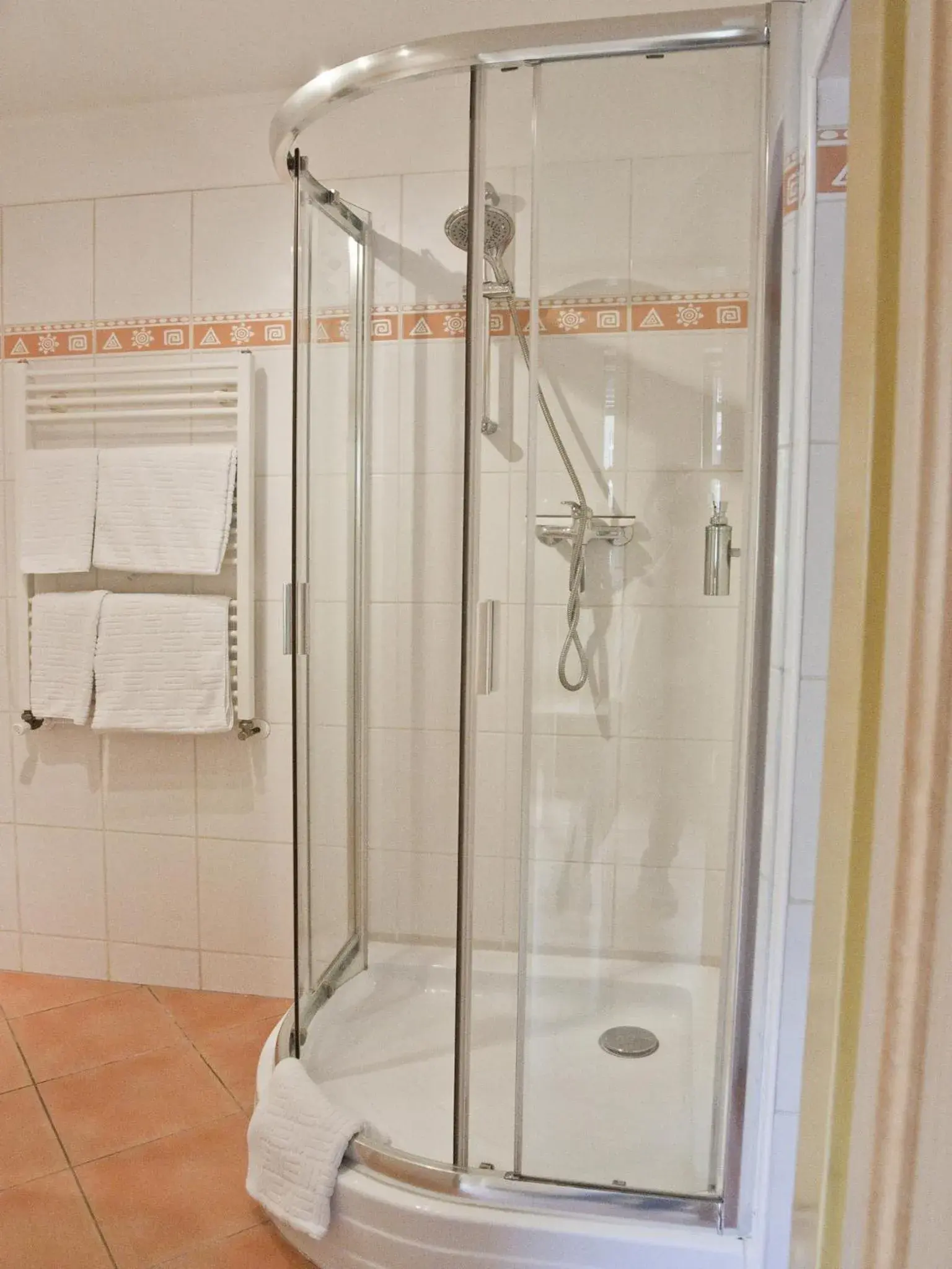 Bathroom in EA Hotel Mozart Bathroom in EA Hotel Mozart