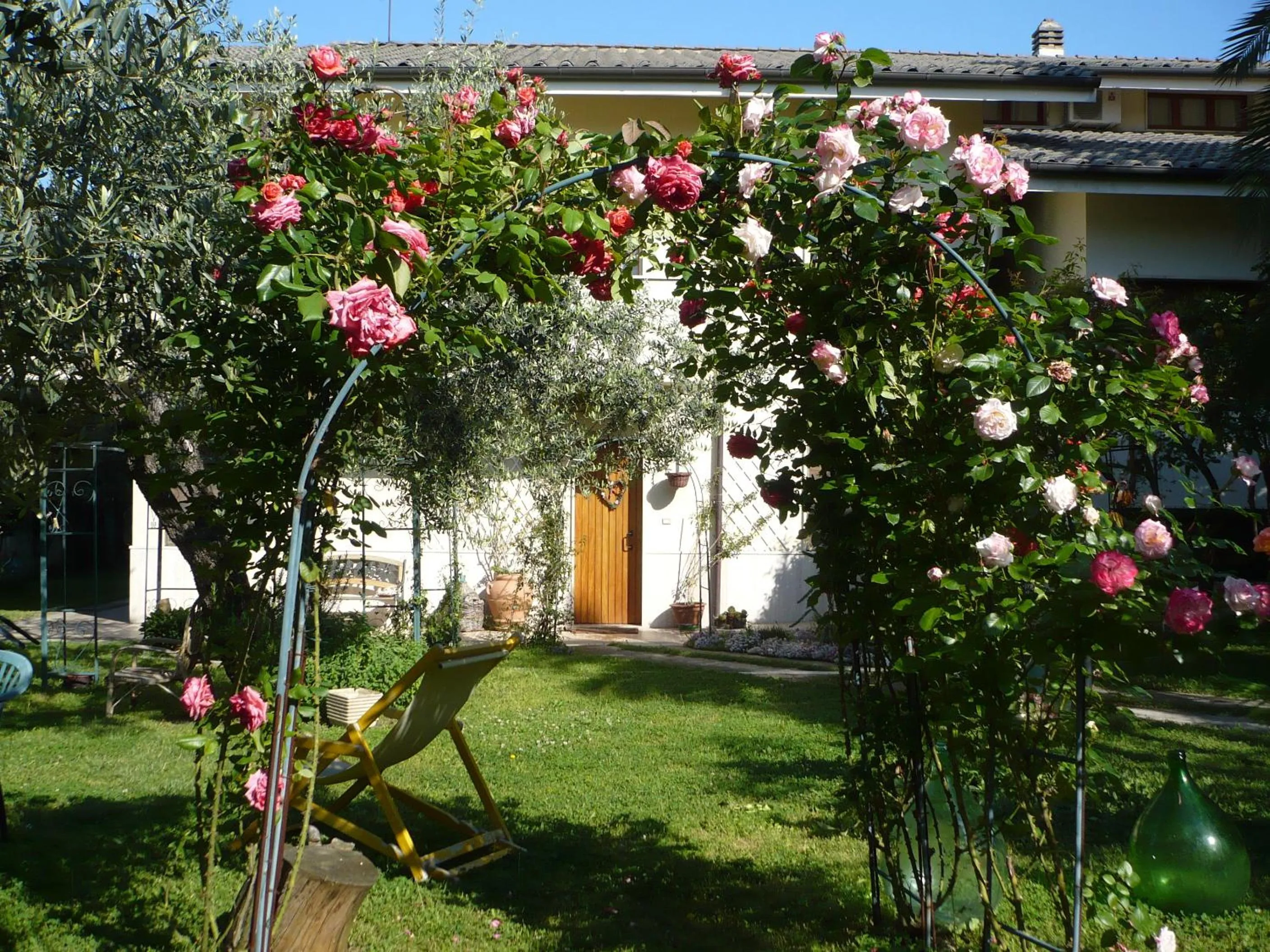 Garden in Villa Carol Appartamento e B&B