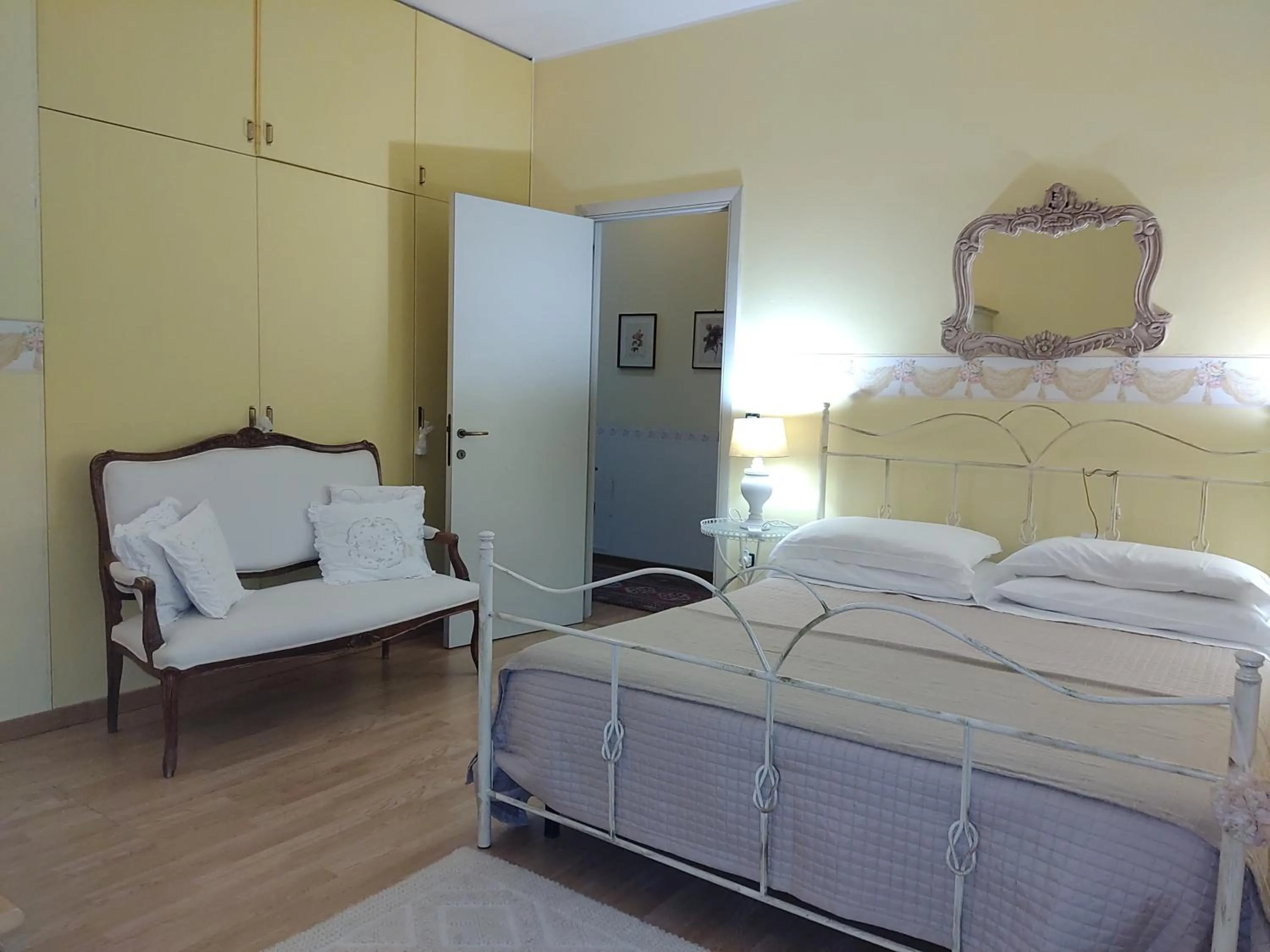 Bed in Villa Carol Appartamento e B&B