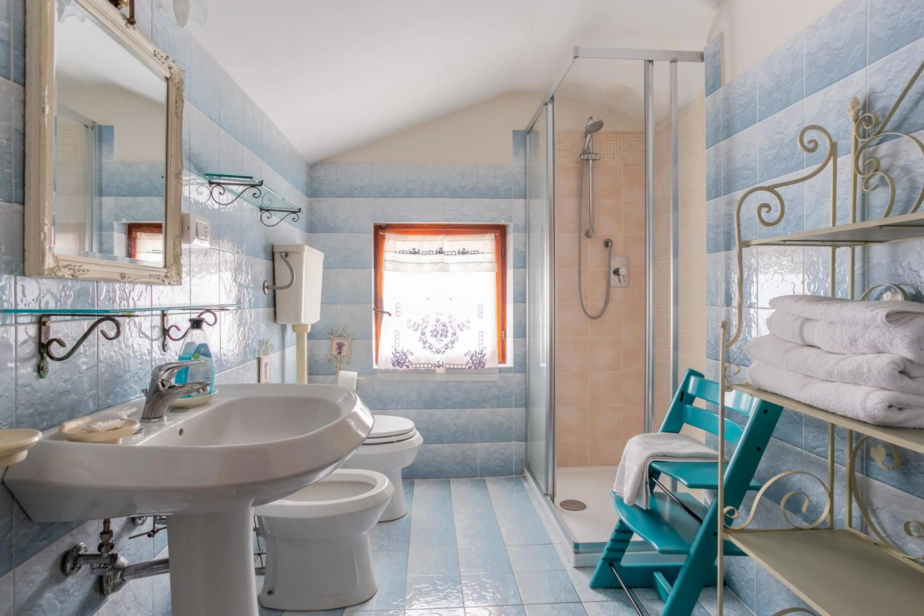 Two-Bedroom Suite in Villa Carol Appartamento e B&B