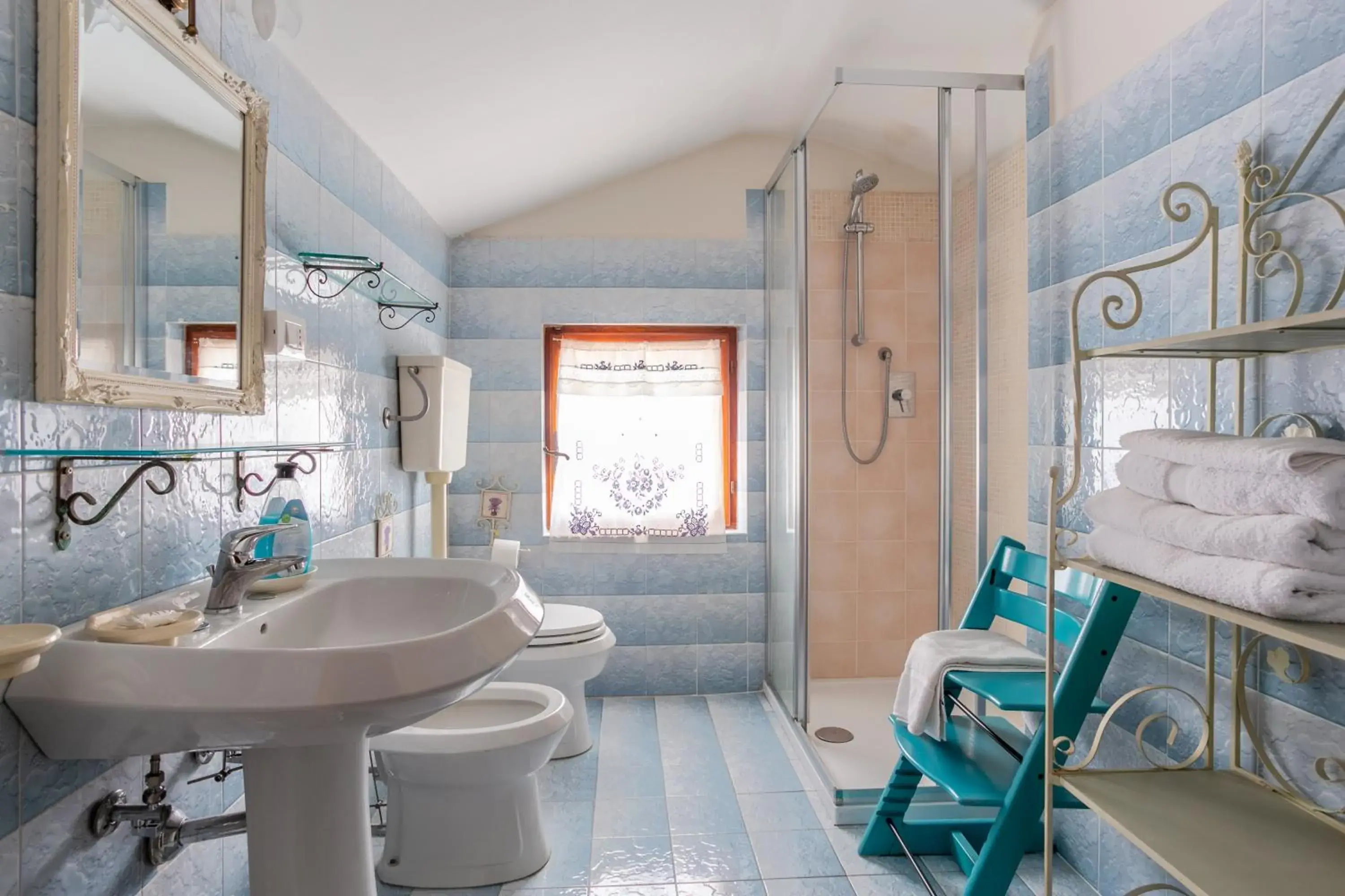 Two-Bedroom Suite in Villa Carol Appartamento e B&B Two-Bedroom Suite in Villa Carol Appartamento e B&B