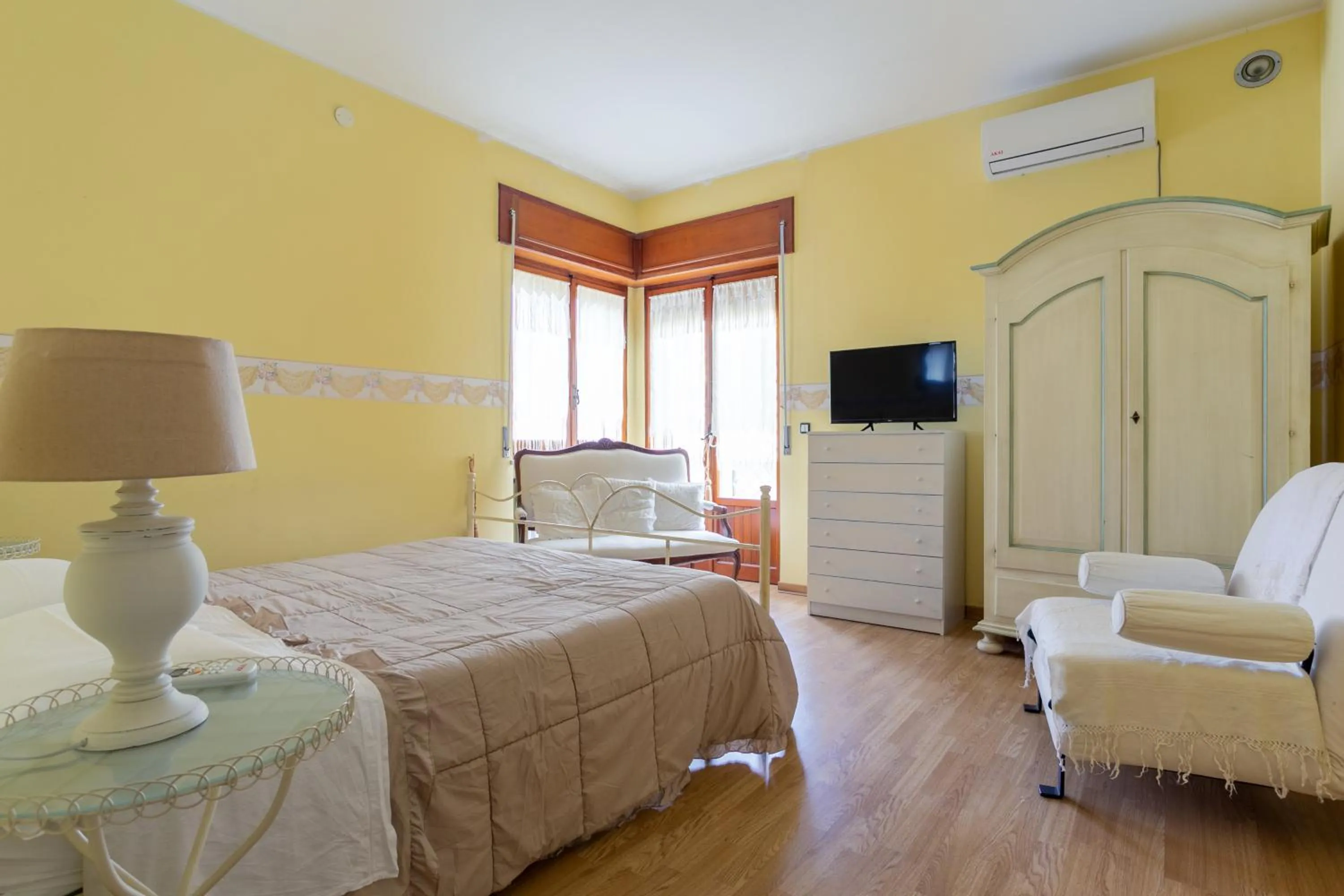 Bed in Villa Carol Appartamento e B&B