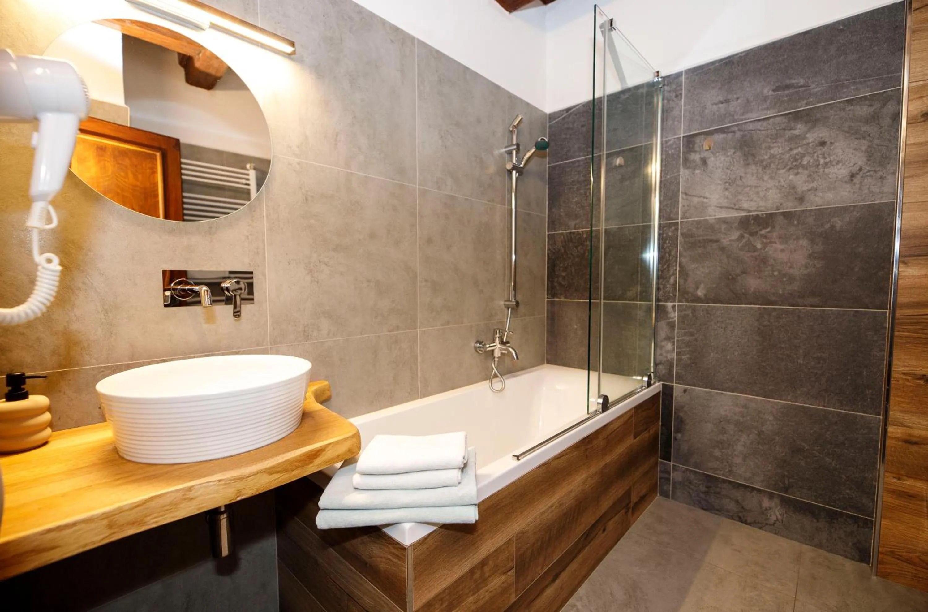 Bath in Hotel Svambersky dum