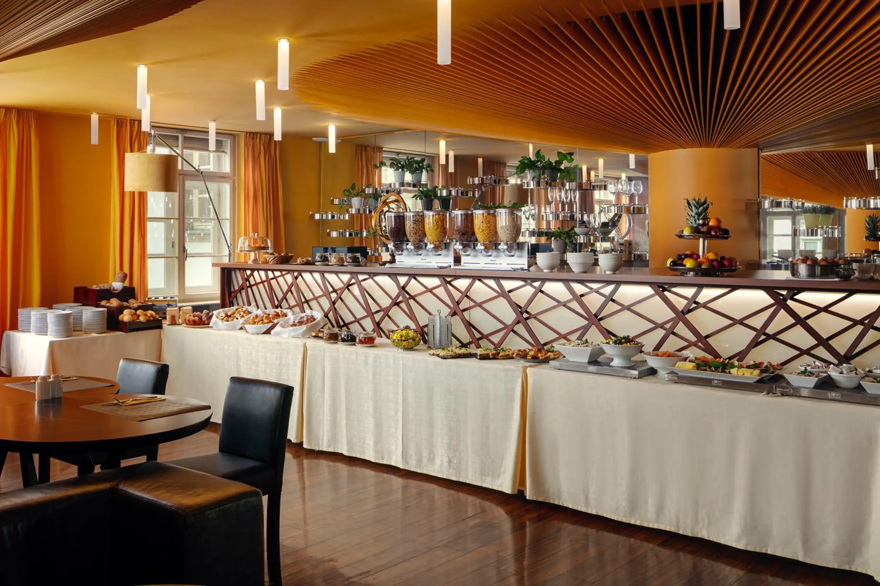 Restaurant/places to eat in Perla Hotel Restaurant/places to eat in Perla Hotel