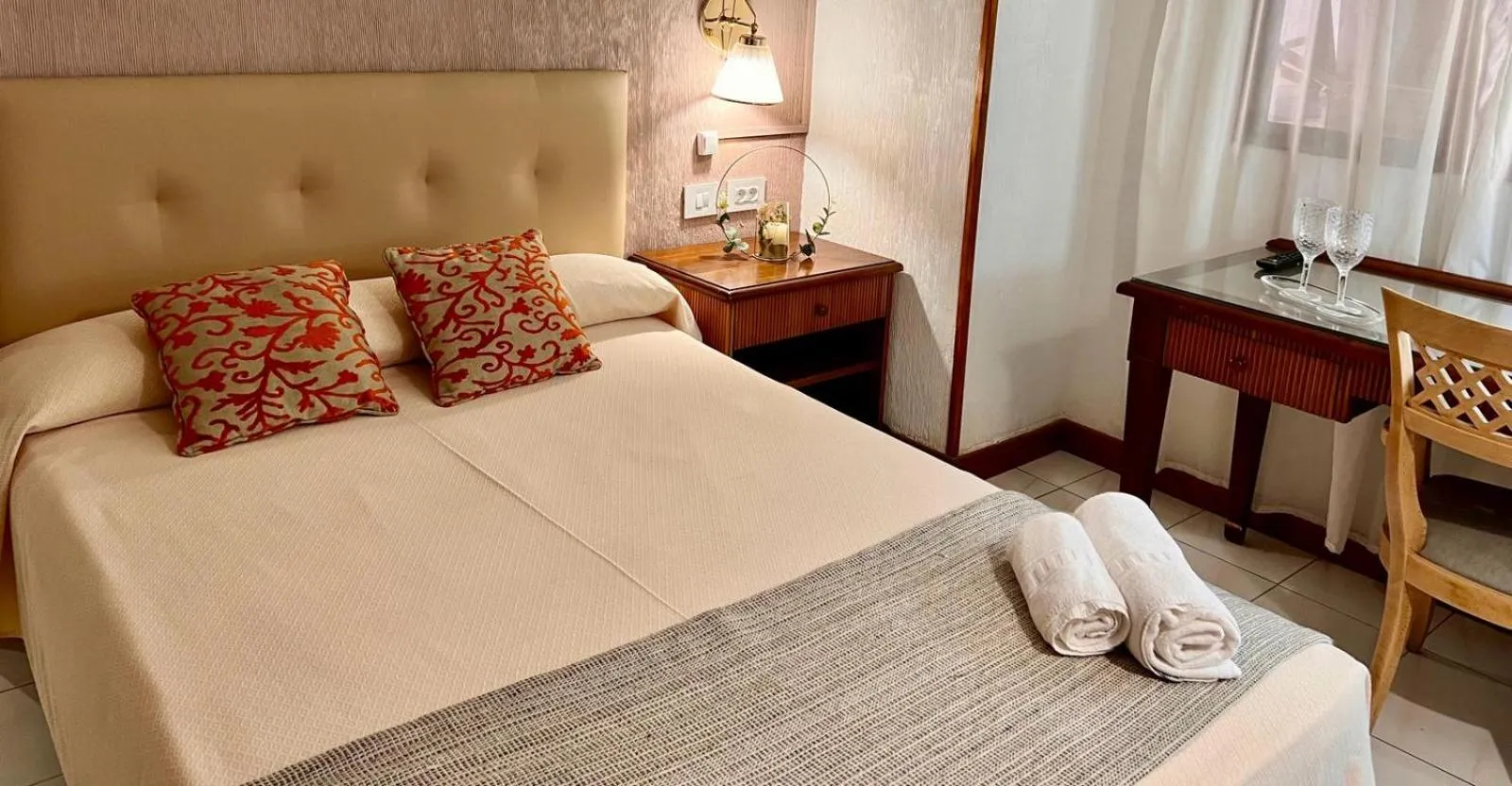 Decorative detail, Bed in Hotel Atlántico Centro