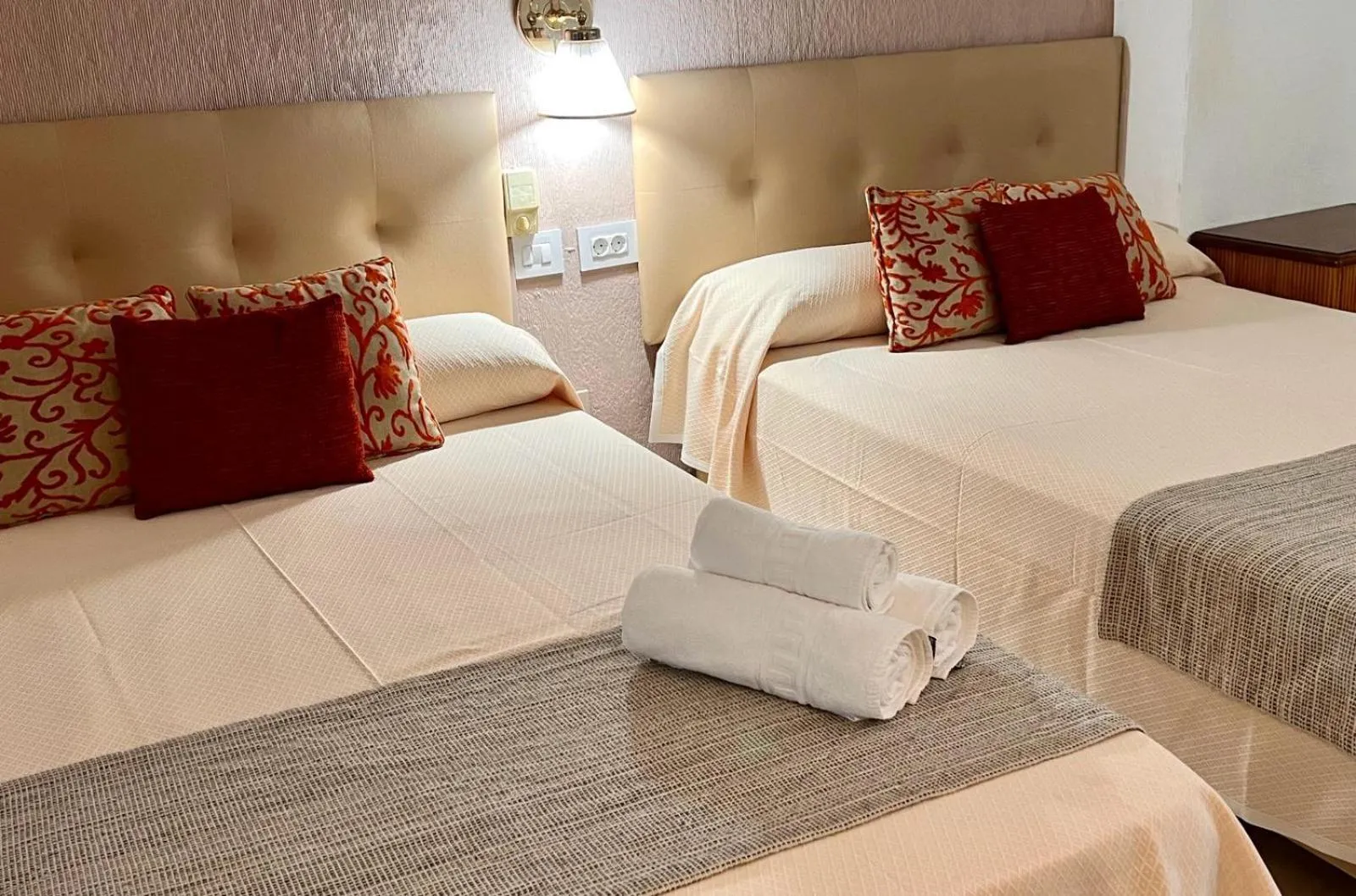 Decorative detail, Bed in Hotel Atlántico Centro