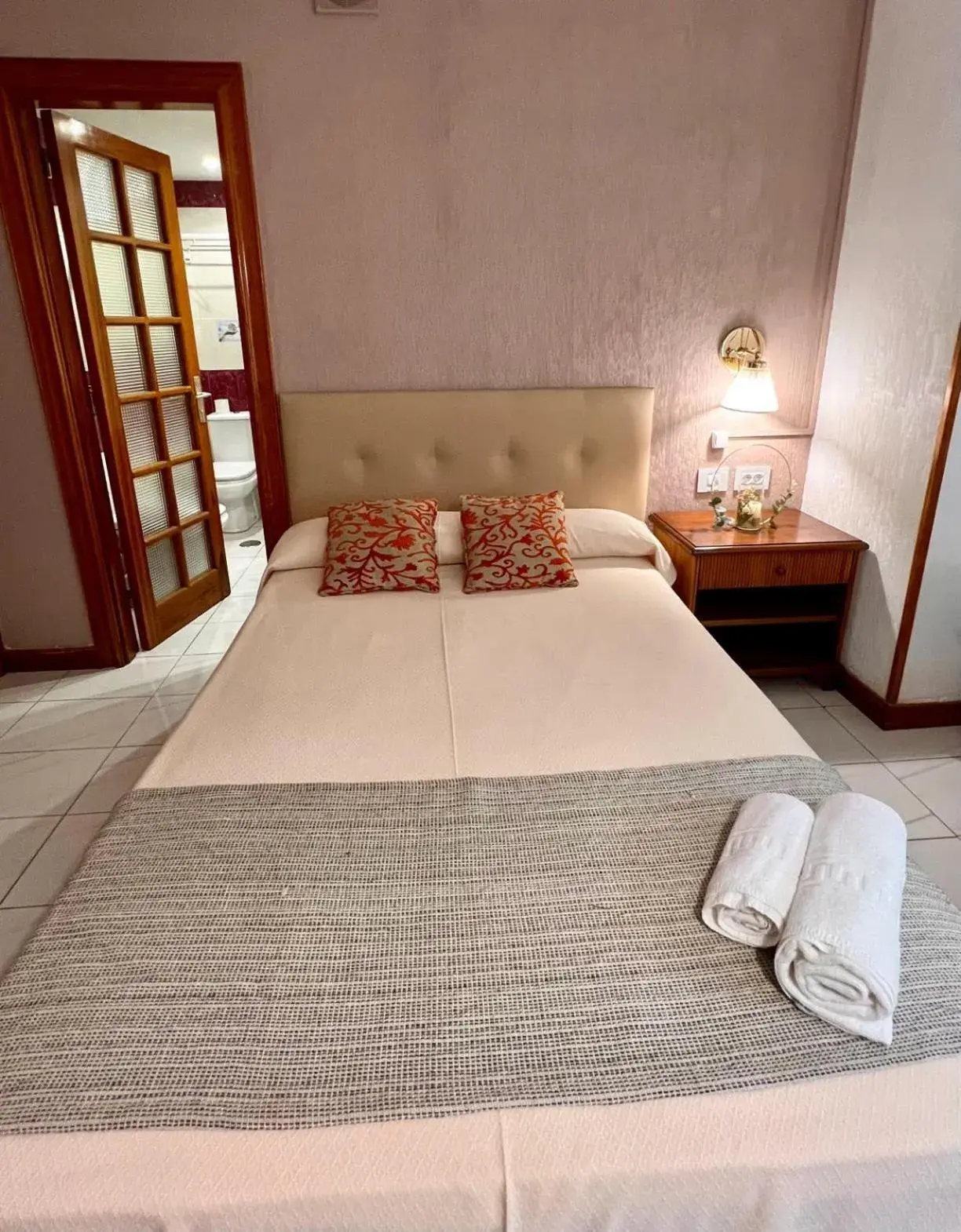 Decorative detail, Bed in Hotel Atlántico Centro Decorative detail, Bed in Hotel Atlántico Centro