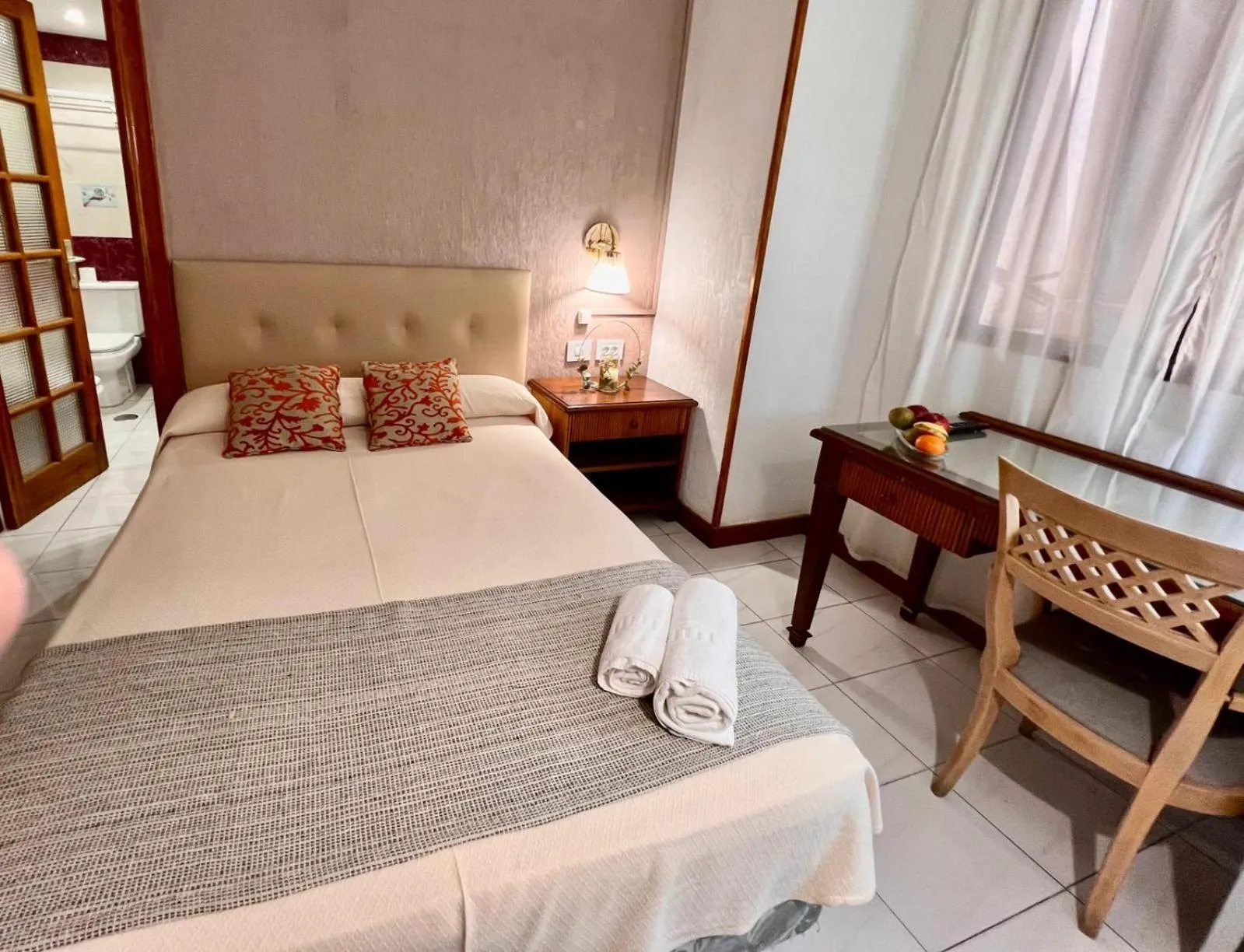 Decorative detail, Bed in Hotel Atlántico Centro