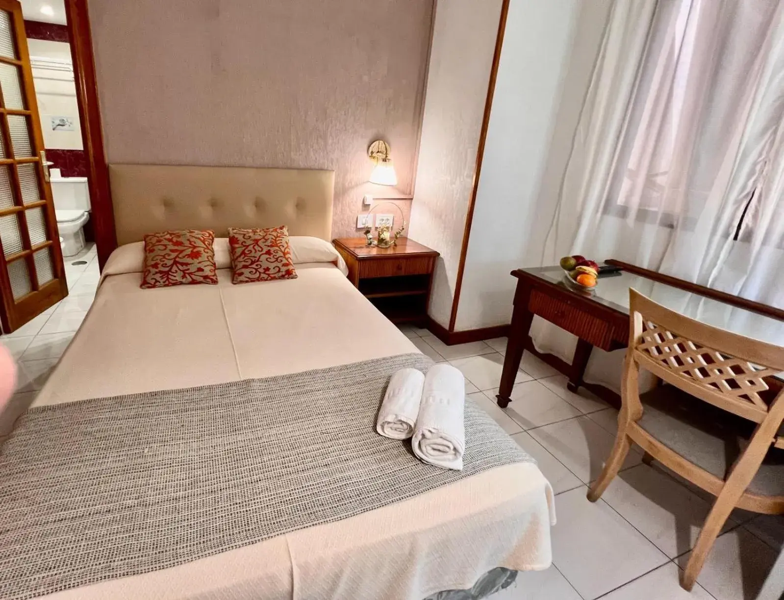 Decorative detail, Bed in Hotel Atlántico Centro Decorative detail, Bed in Hotel Atlántico Centro