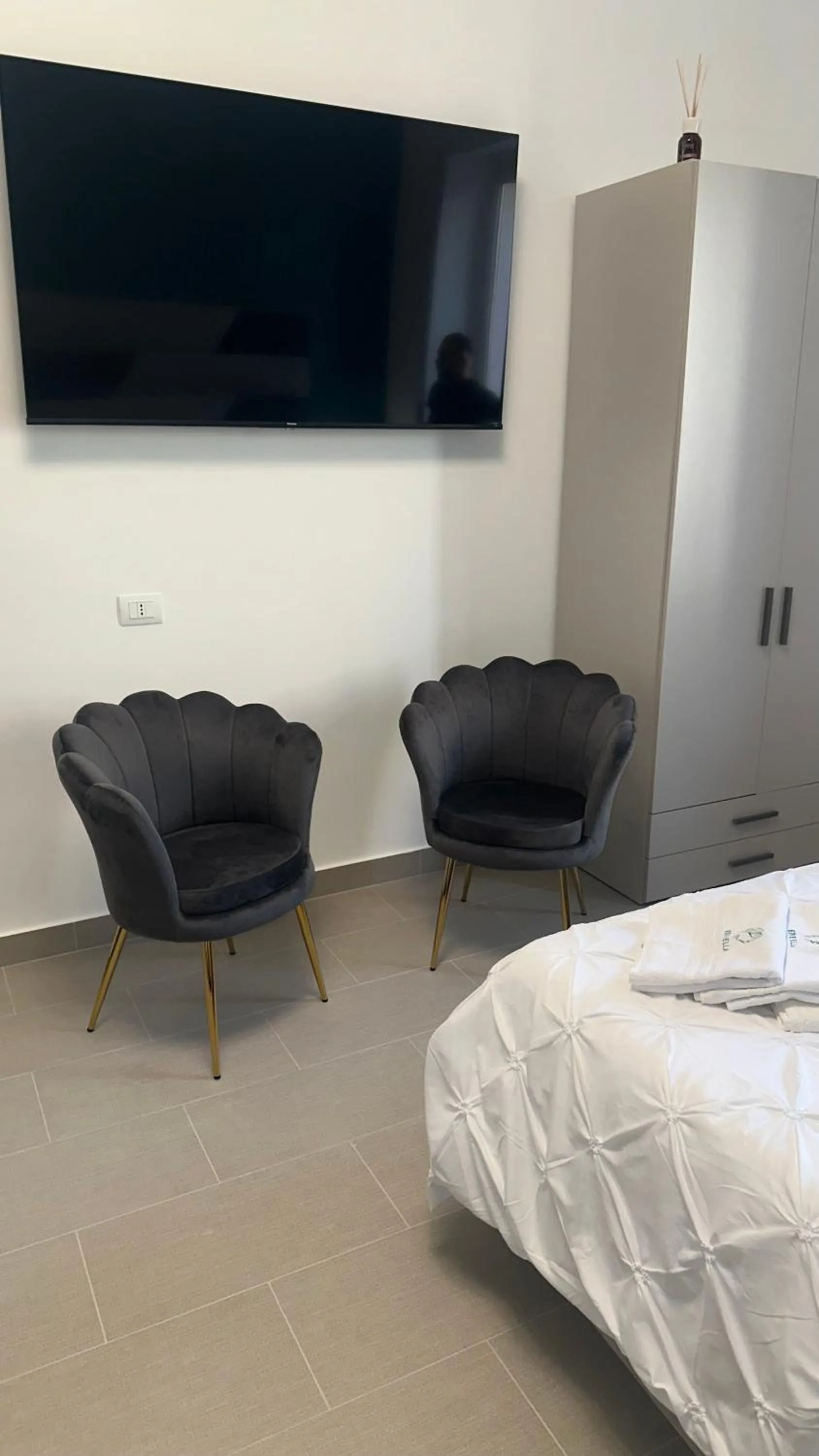 Evening entertainment, Bed in Emerella Luxury Suites-Siderno Lungomare