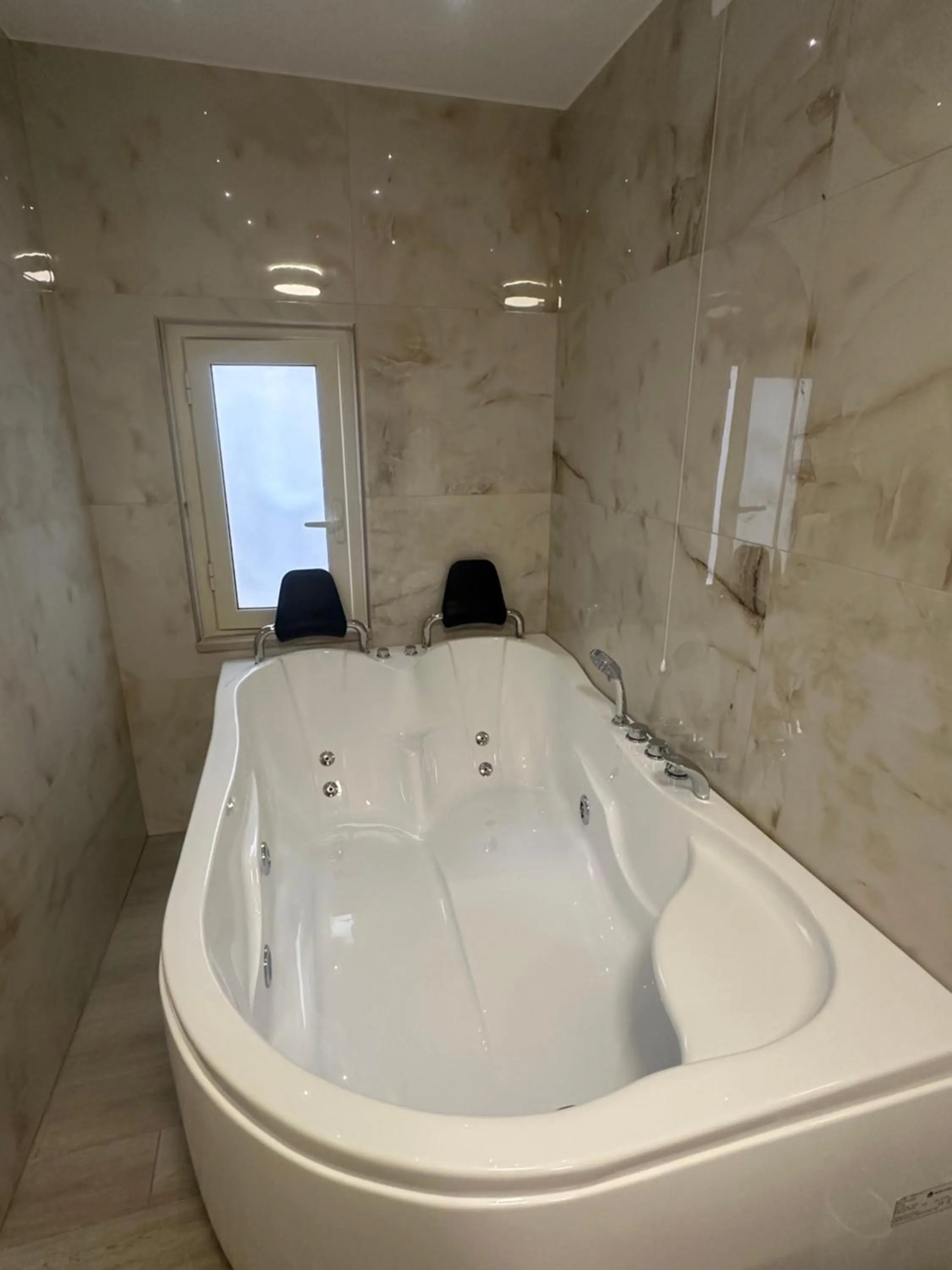 Hot Tub in Emerella Luxury Suites-Siderno Lungomare