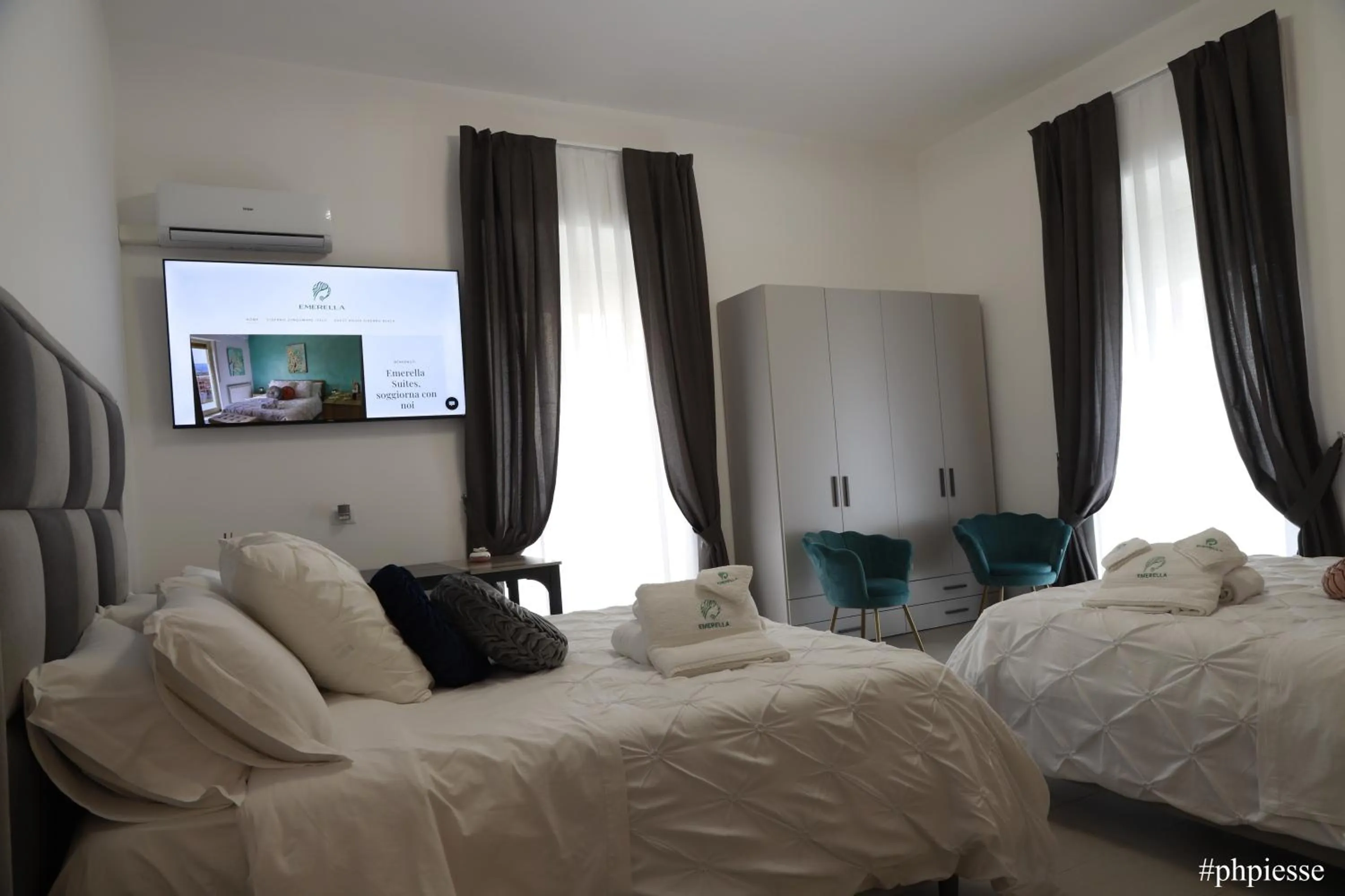 Bedroom, Bed in Emerella Luxury Suites-Siderno Lungomare