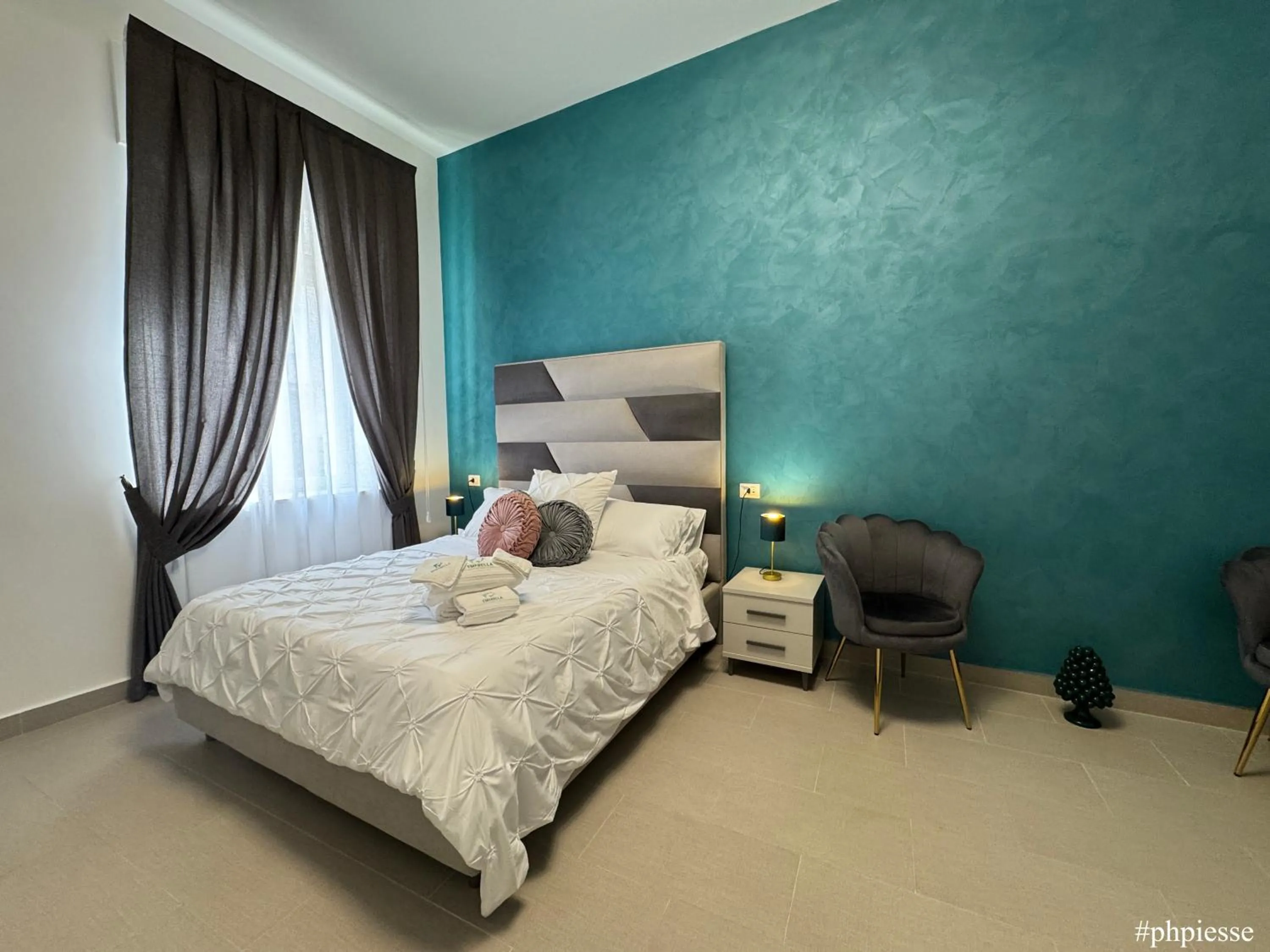 Photo of the whole room, Bed in Emerella Luxury Suites-Siderno Lungomare