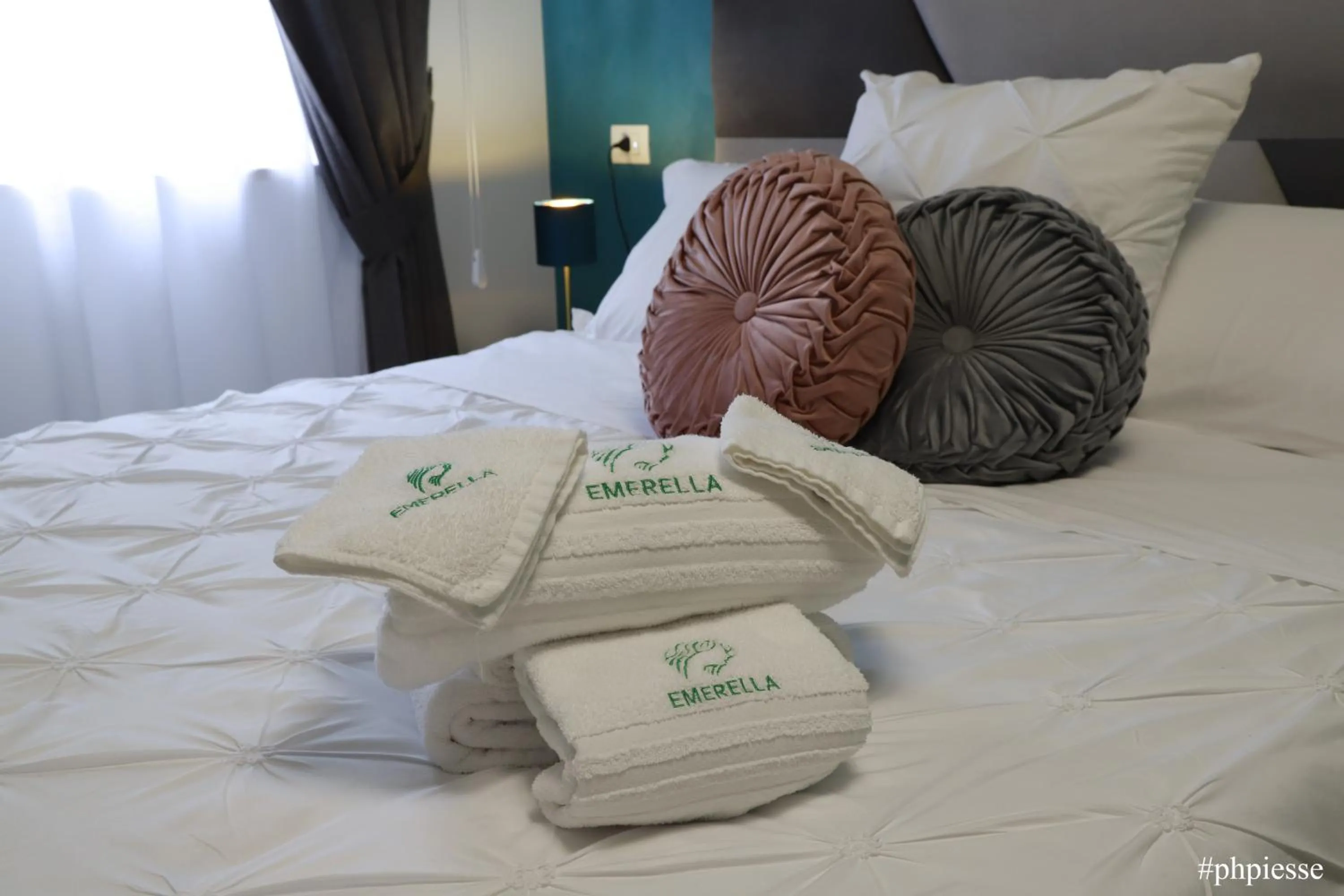 towels, Bed in Emerella Luxury Suites-Siderno Lungomare