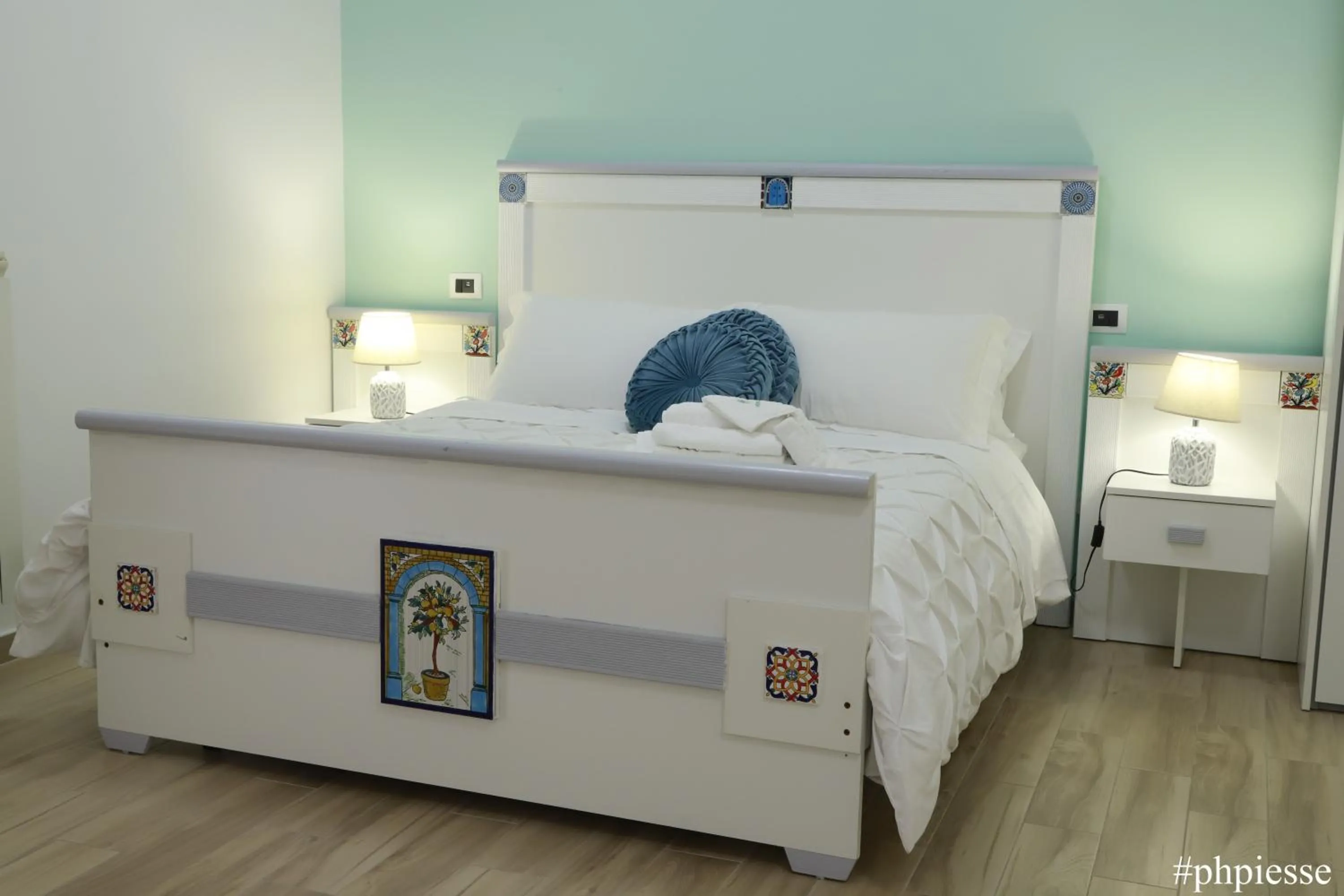 Bed in Emerella Luxury Suites-Siderno Lungomare