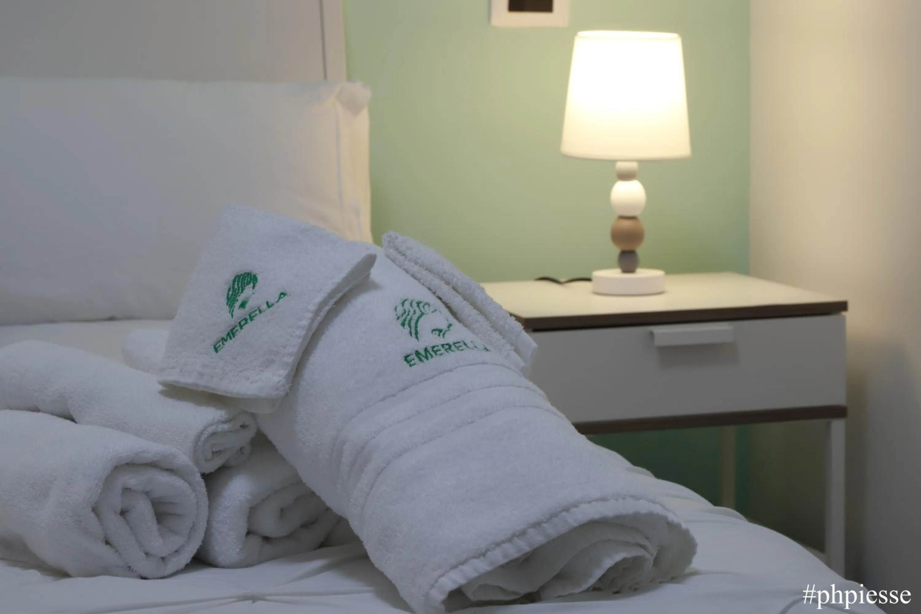 towels, Bed in Emerella Luxury Suites-Siderno Lungomare