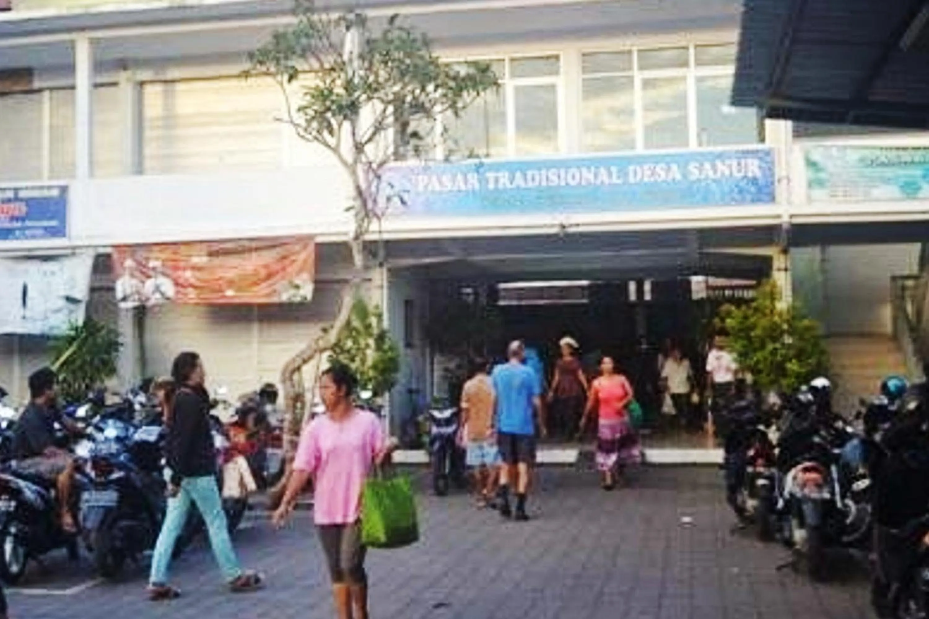Facade/entrance in Swastika Guesthouse Sanur