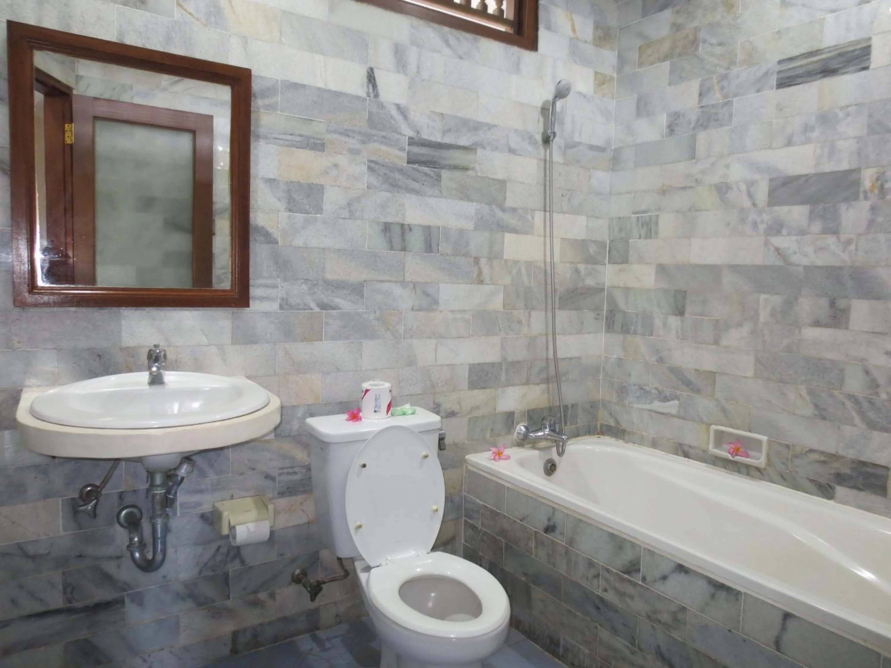 Bathroom in Swastika Guesthouse Sanur