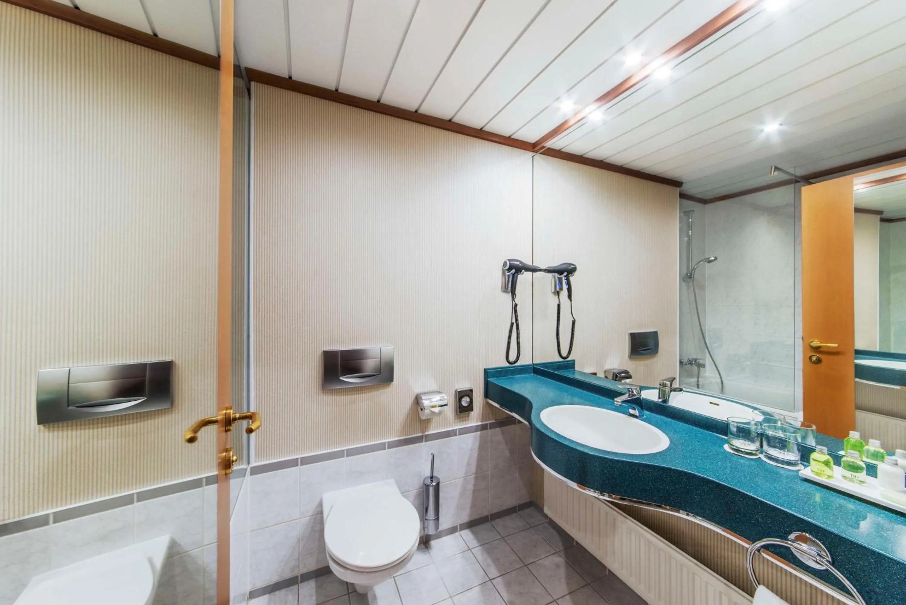 Bathroom in NH Prague City