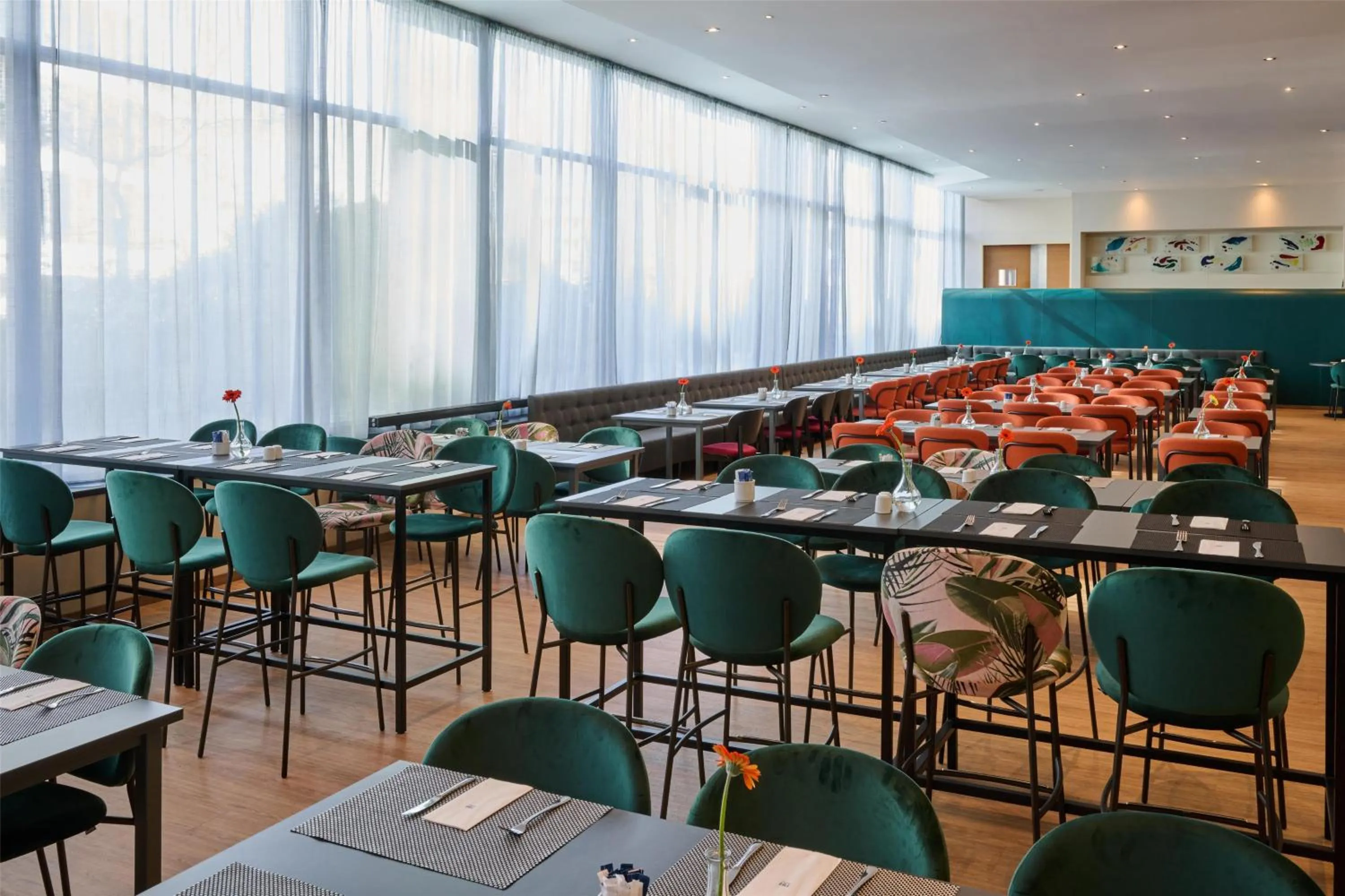 Restaurant/places to eat in NH Prague City