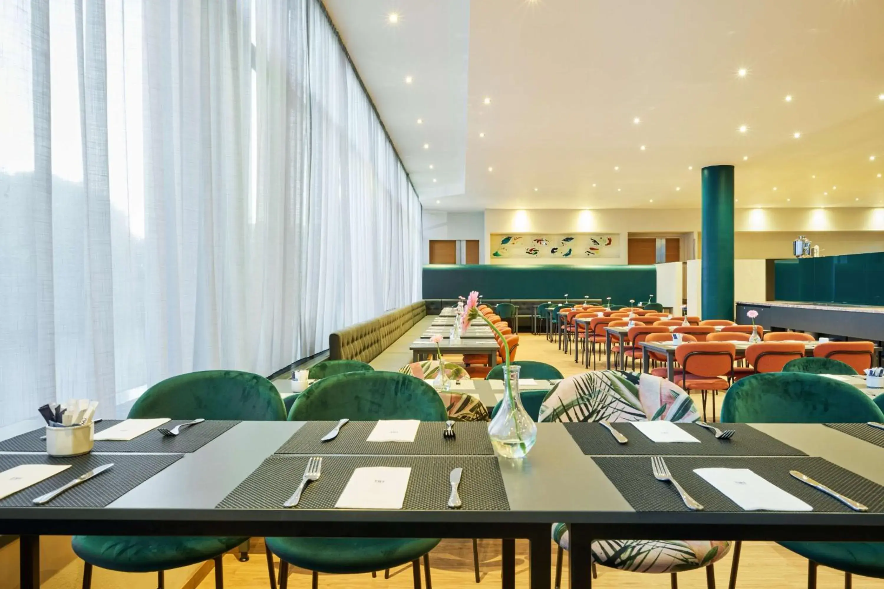 Restaurant/places to eat in NH Prague City Restaurant/places to eat in NH Prague City