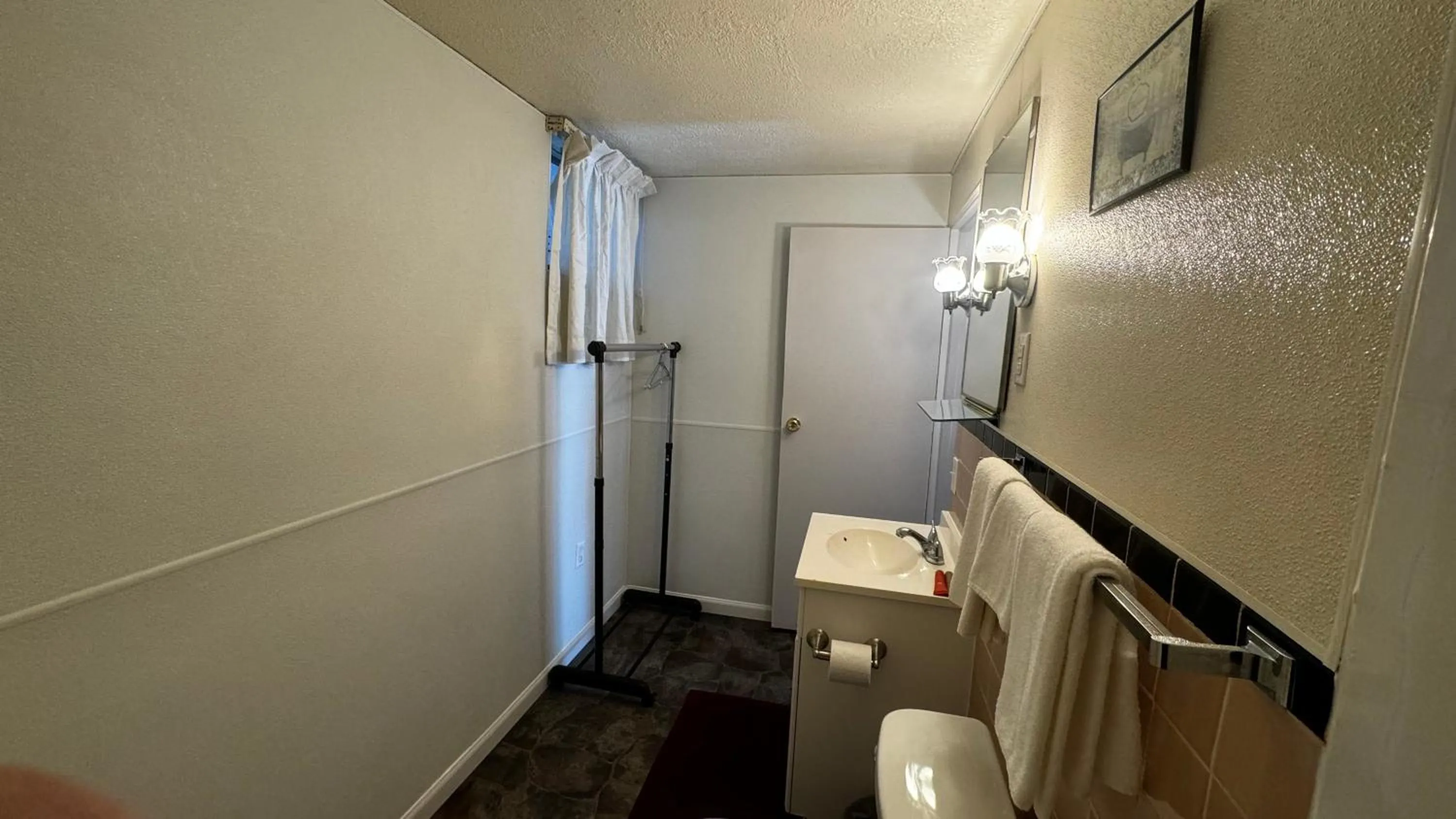 Bathroom in Hopwood Motel