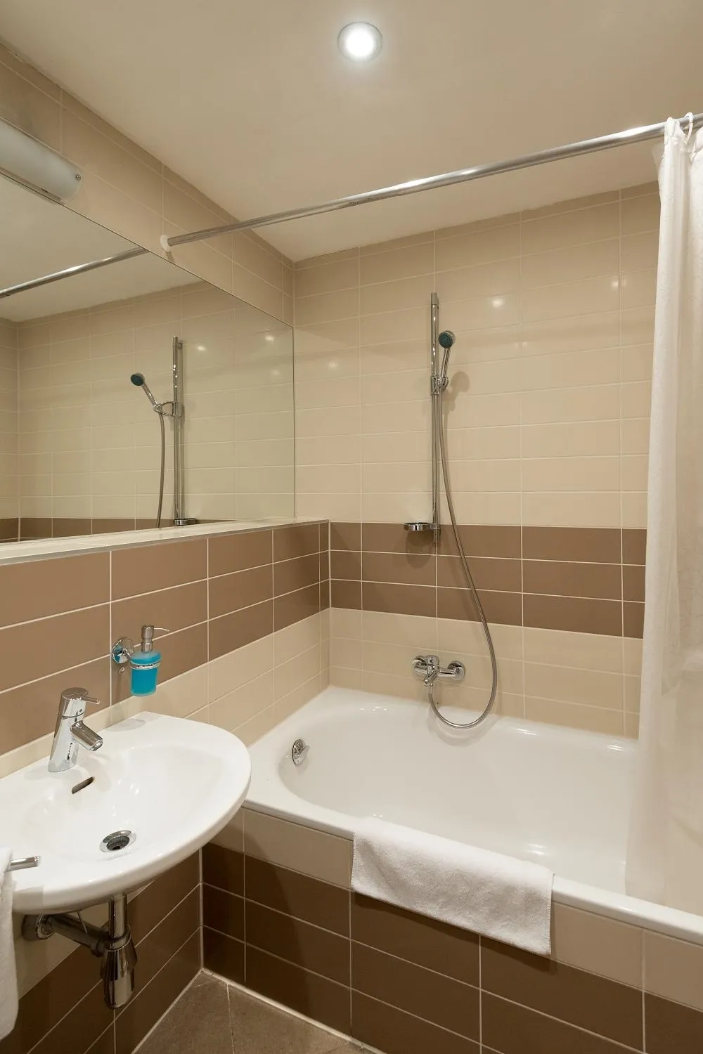 Bathroom in Aparthotel Angel