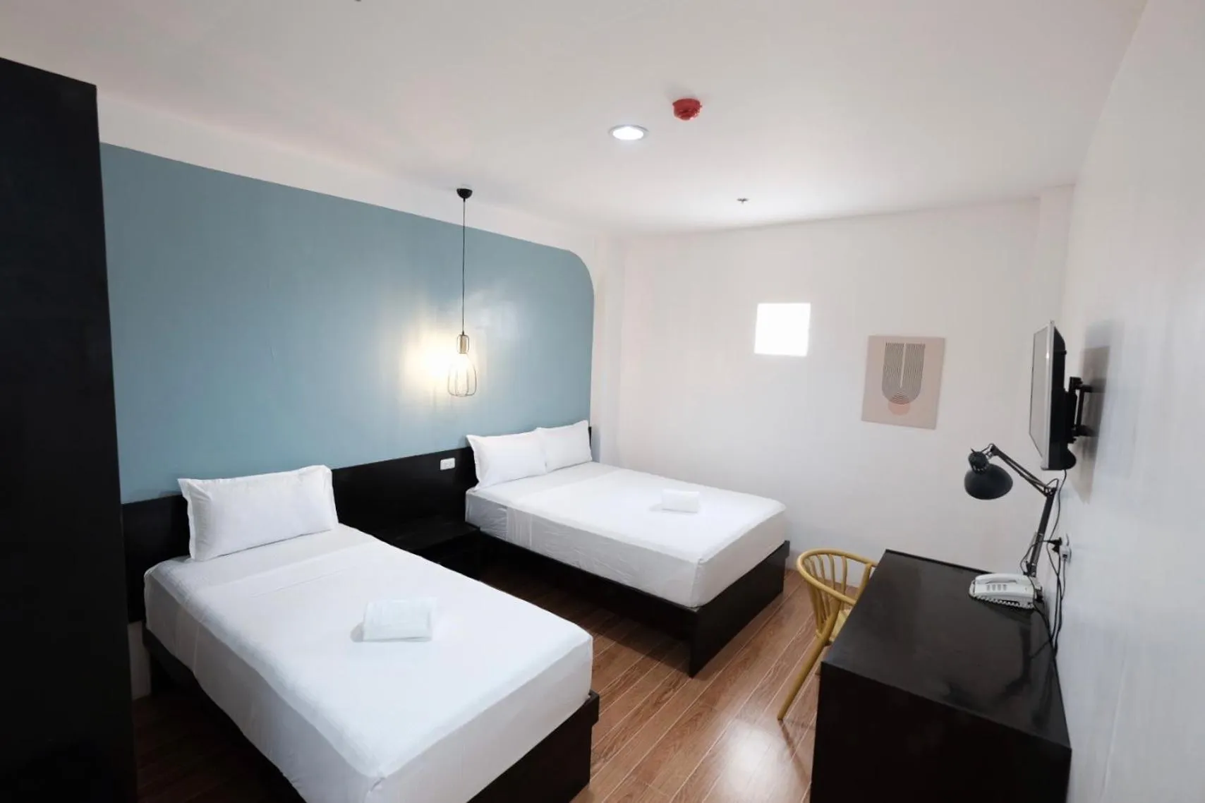 Bed in Beds & Friends Hostel Mactan with Pool and Bar