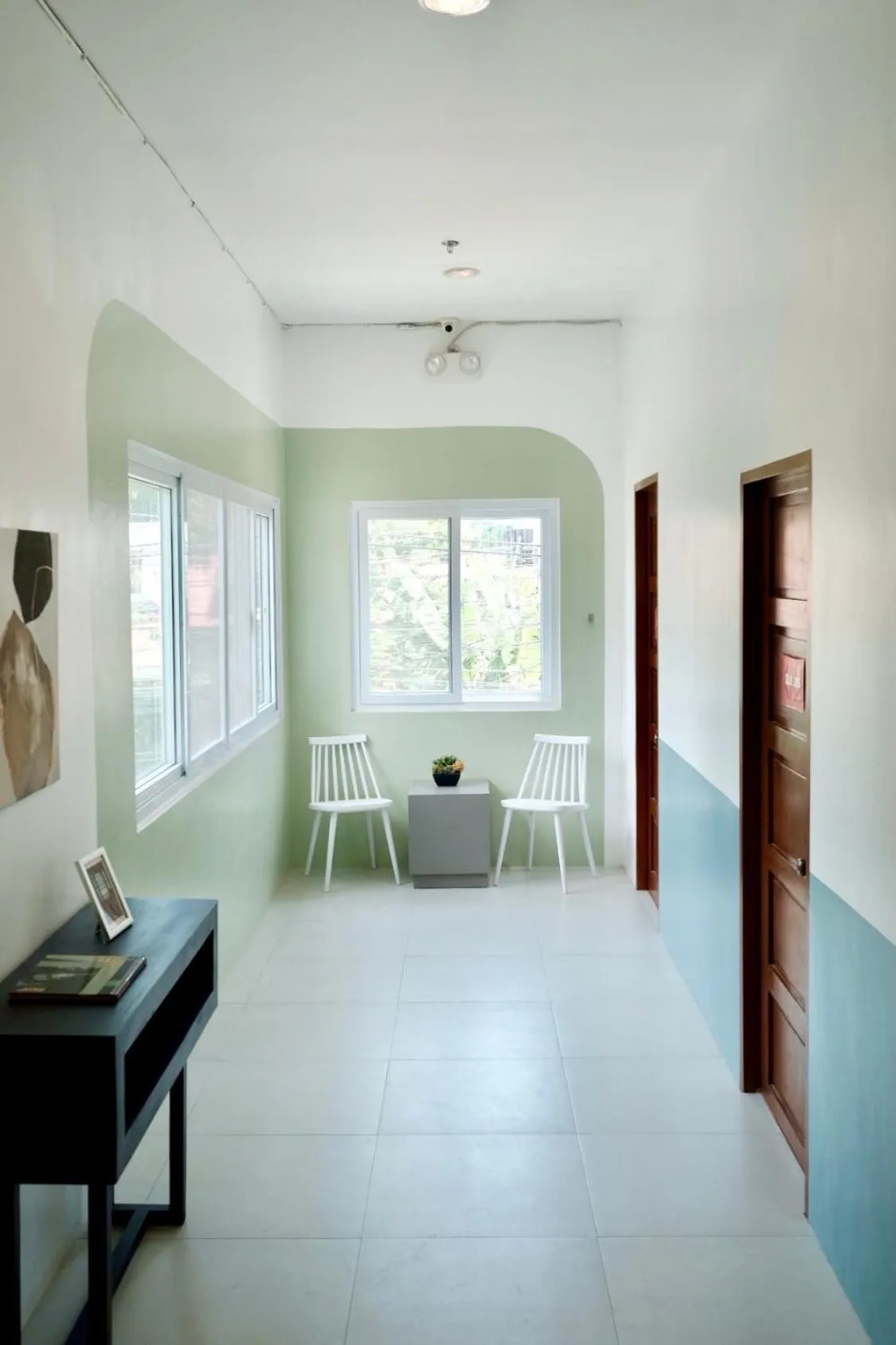 Beds & Friends Hostel Mactan with Pool and Bar