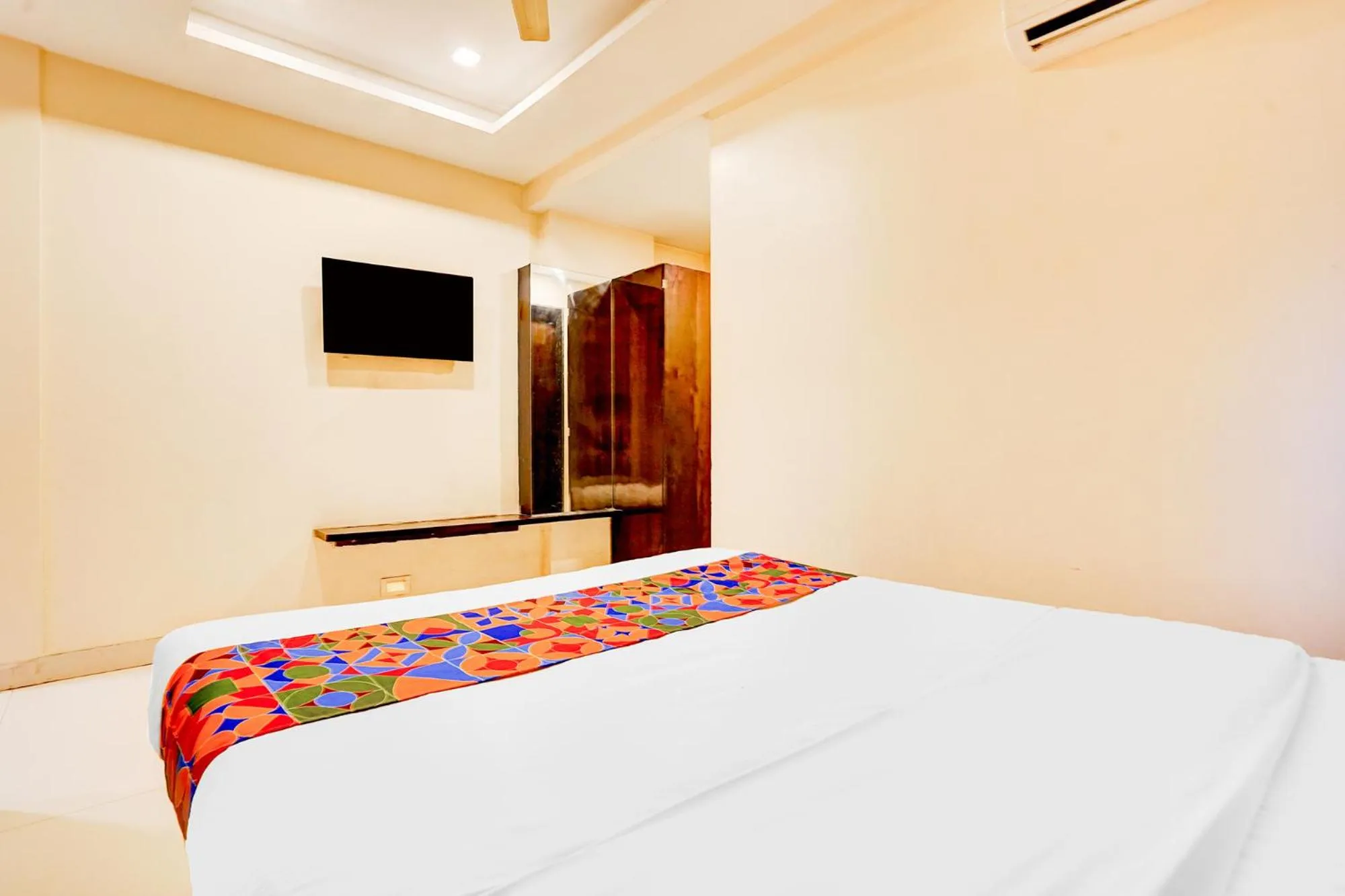 Bedroom, Bed in FabHotel Chetan Executive