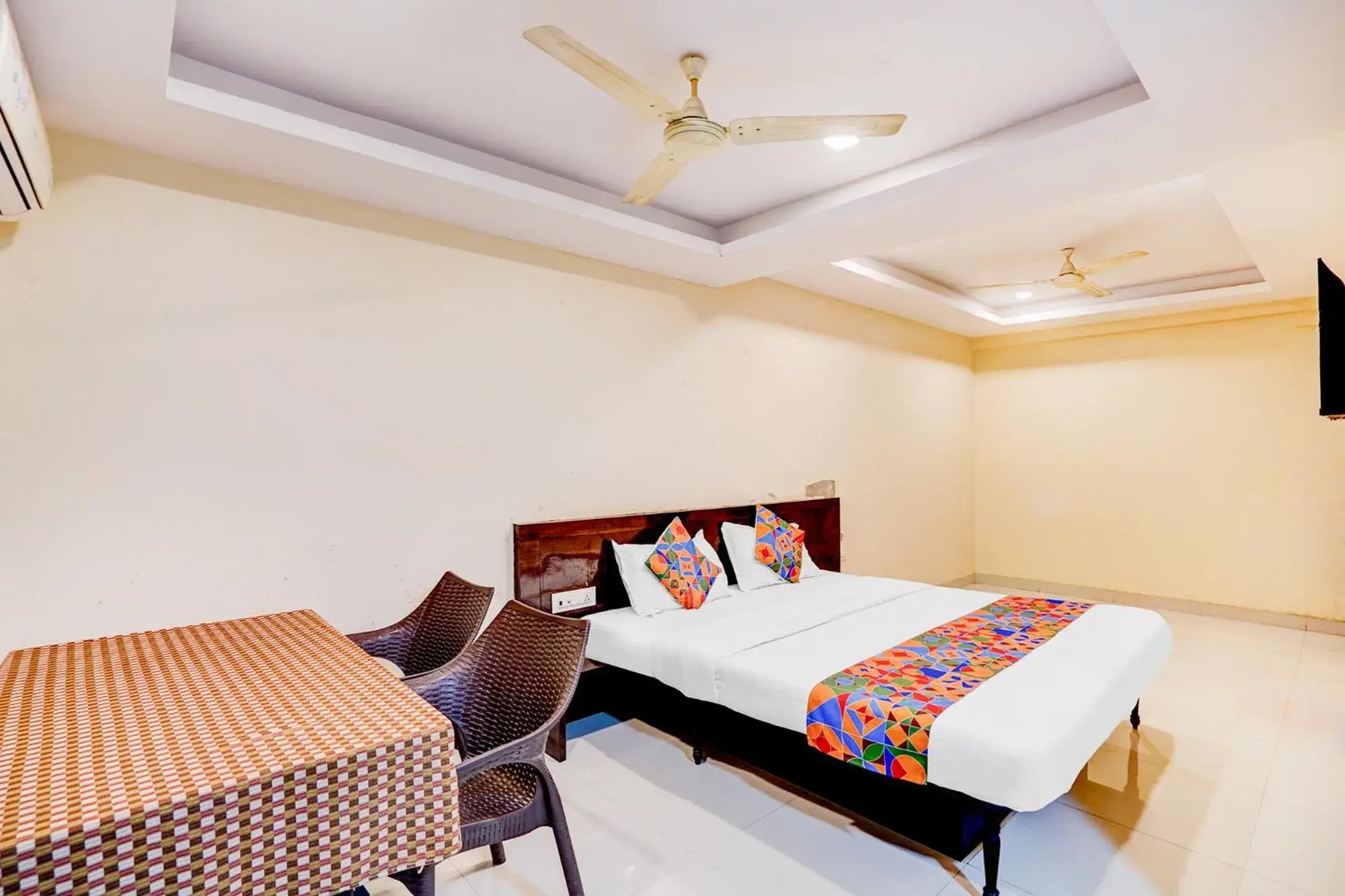 Deluxe Room - single occupancy in FabHotel Chetan Executive Deluxe Room - single occupancy in FabHotel Chetan Executive