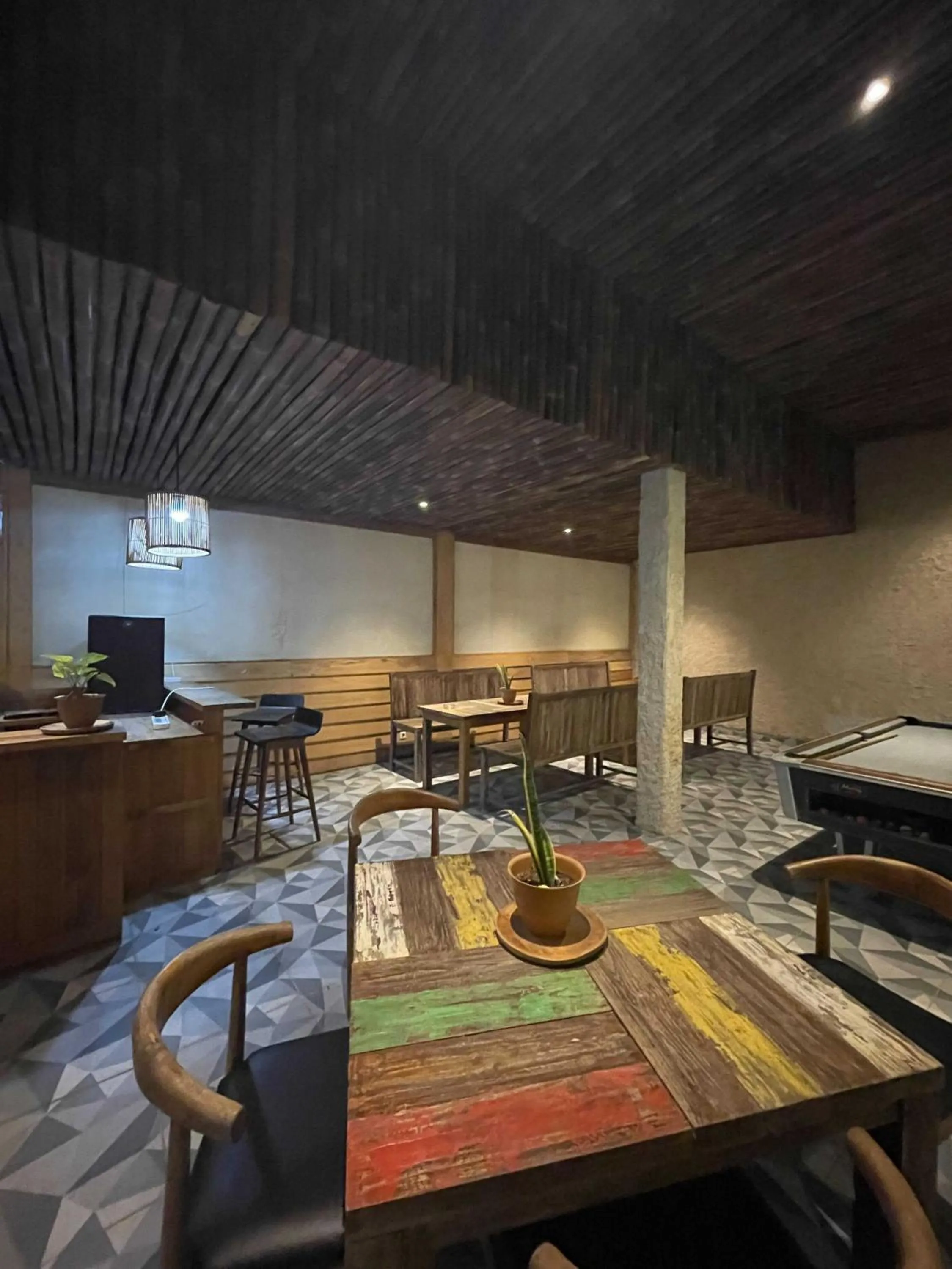 Restaurant/places to eat in Cabana Surf and Stay