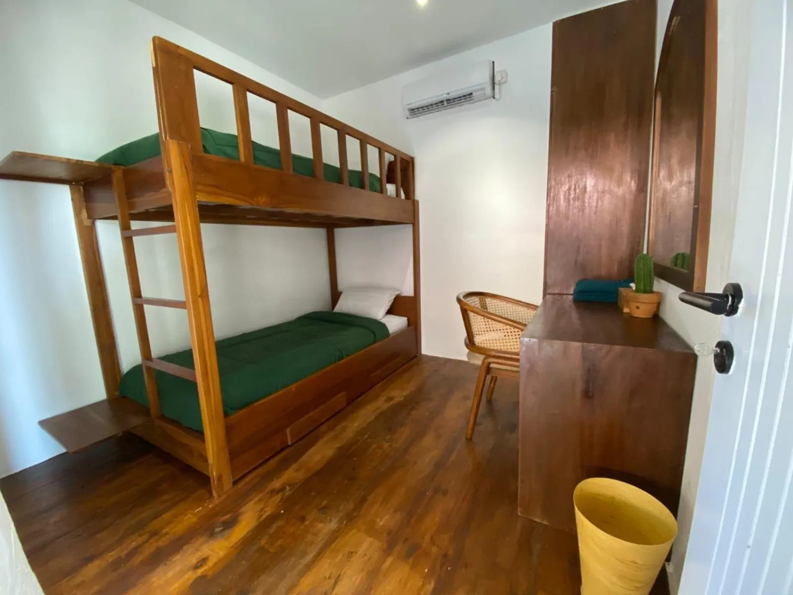 Bed in Cabana Surf and Stay