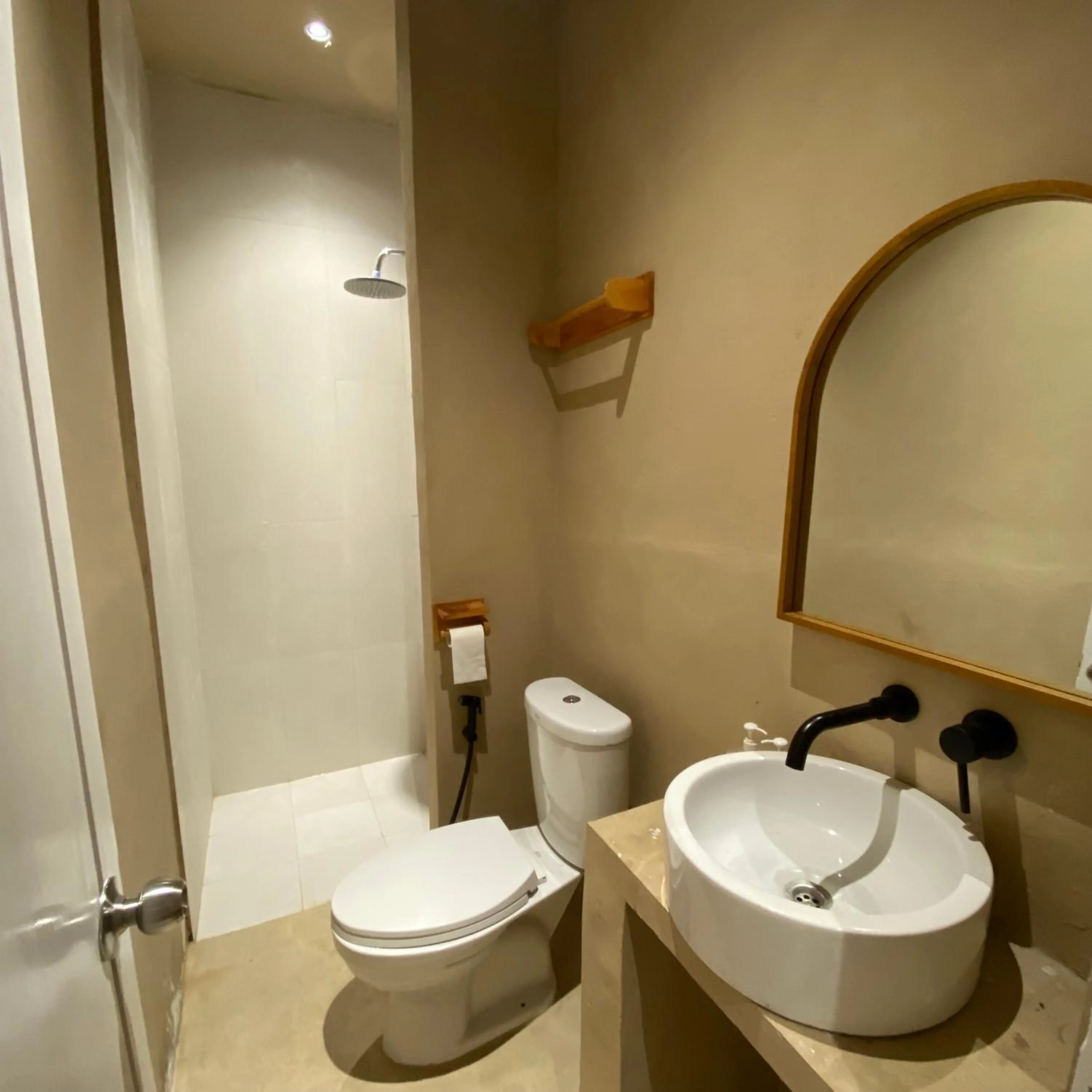 Shower in Cabana Surf and Stay