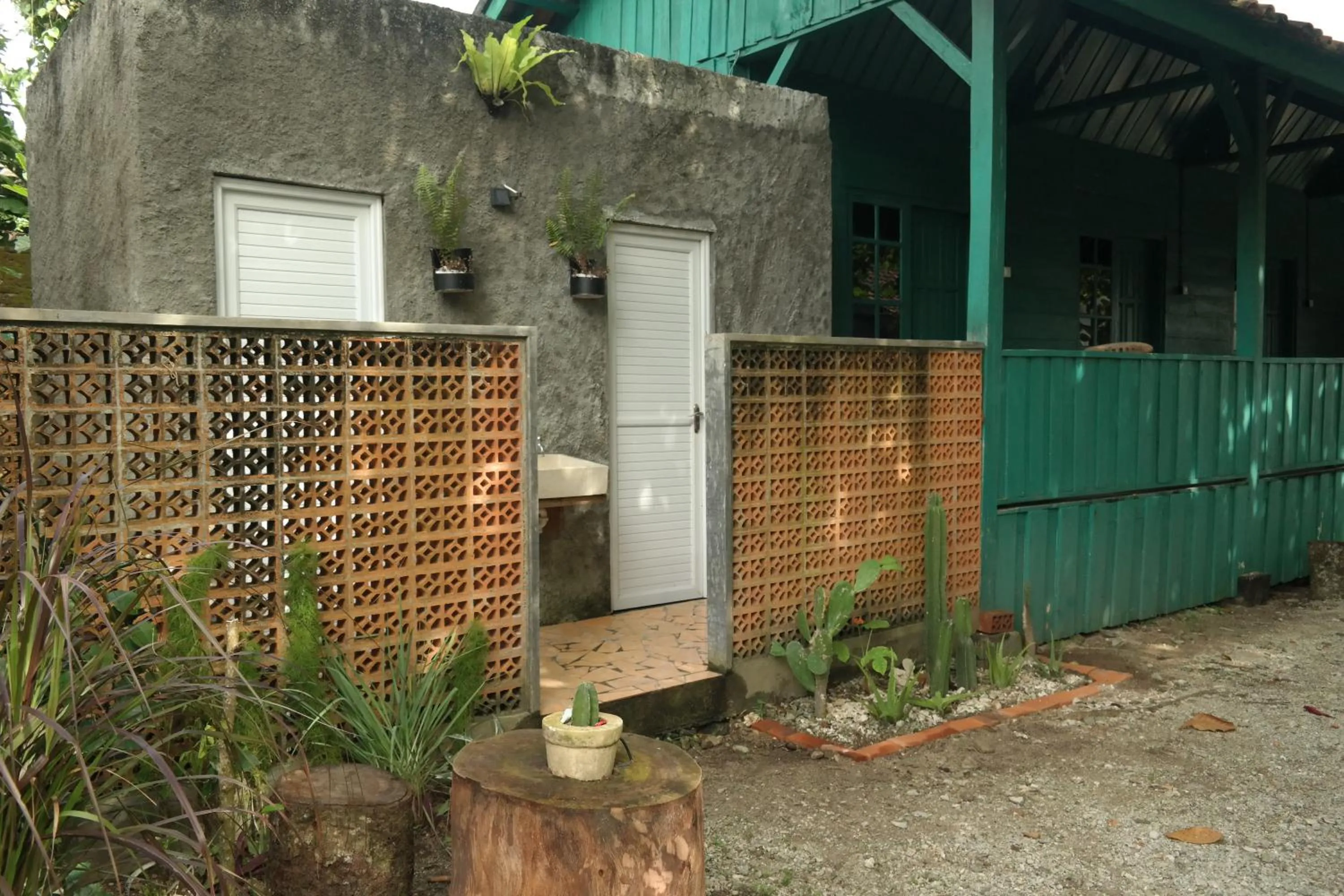 Toilet in Cabana Surf and Stay