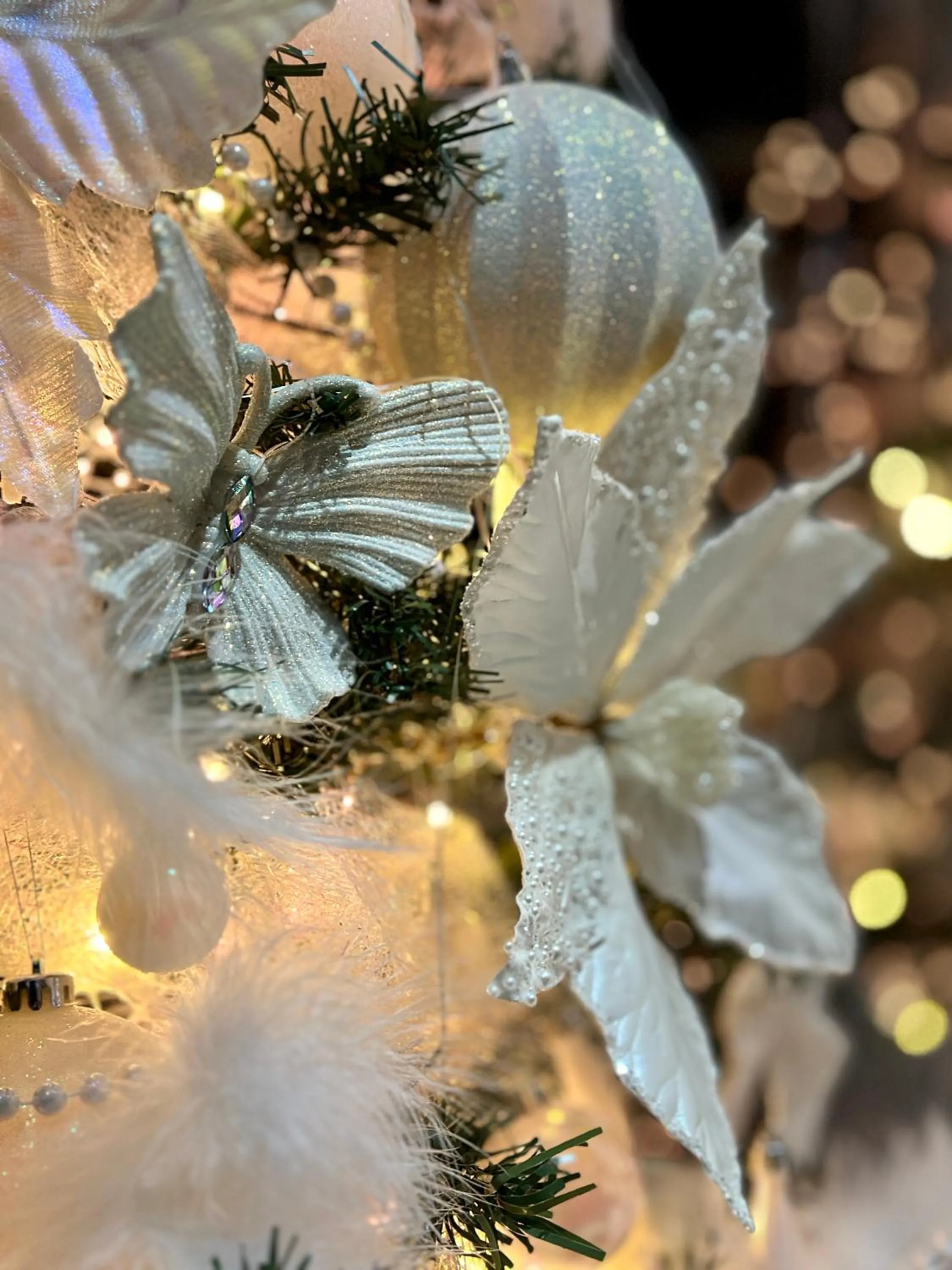 Decorative detail in HIDDEN BANK: Golden