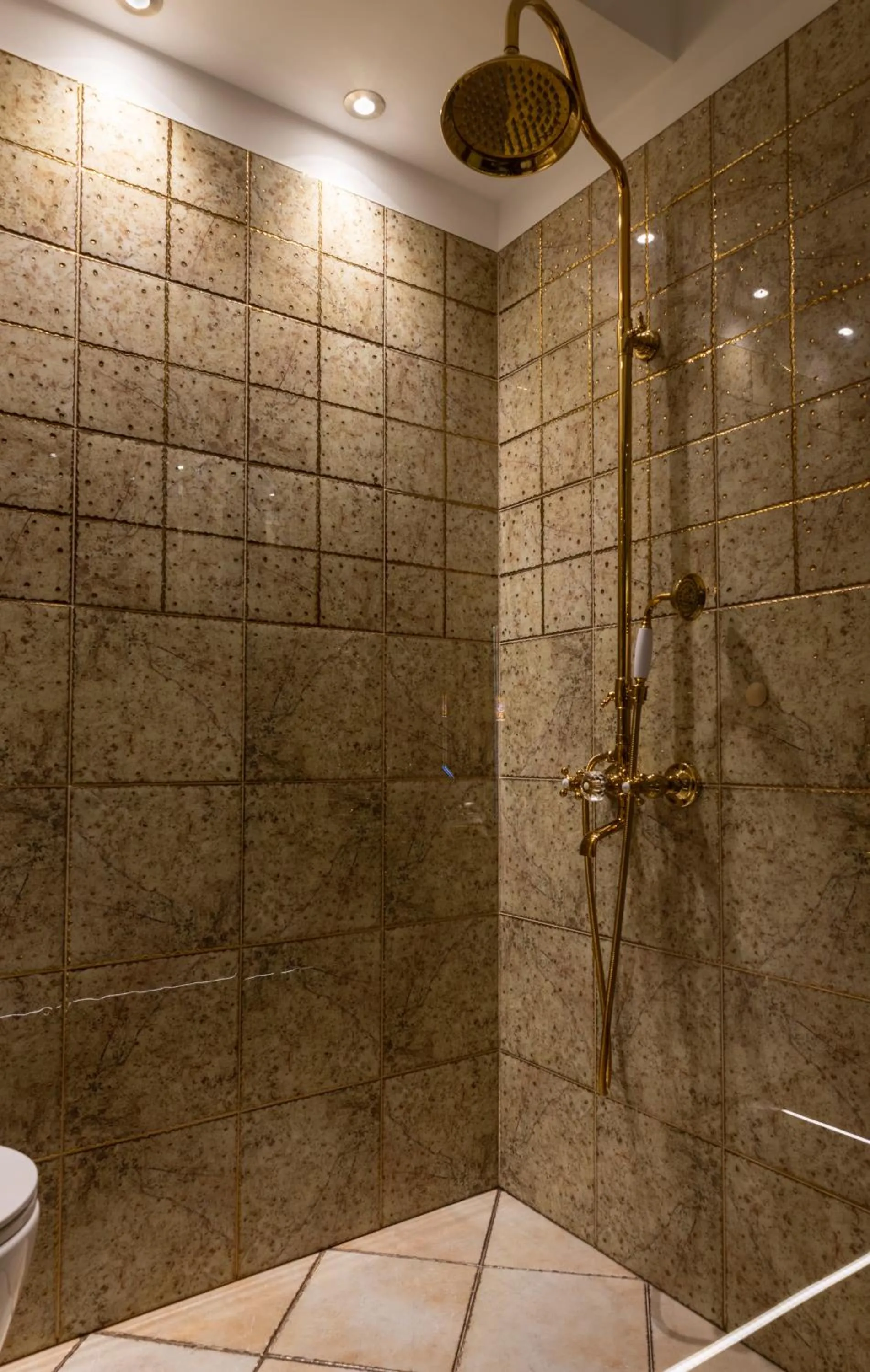 Bathroom in HIDDEN BANK: Golden